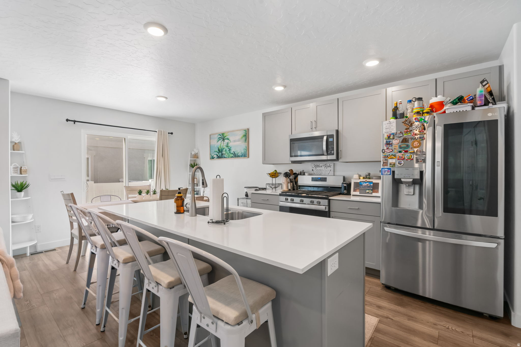 1033 E REEF DR