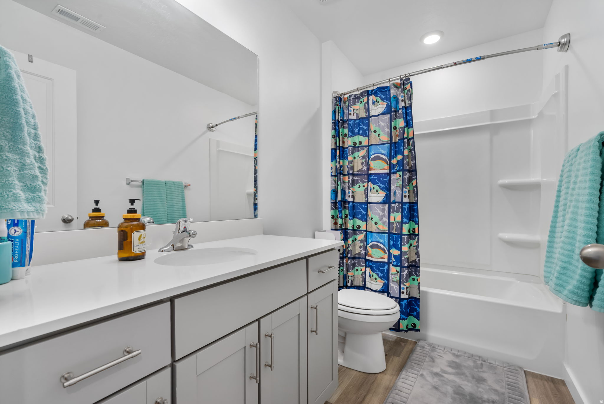 1033 E REEF DR