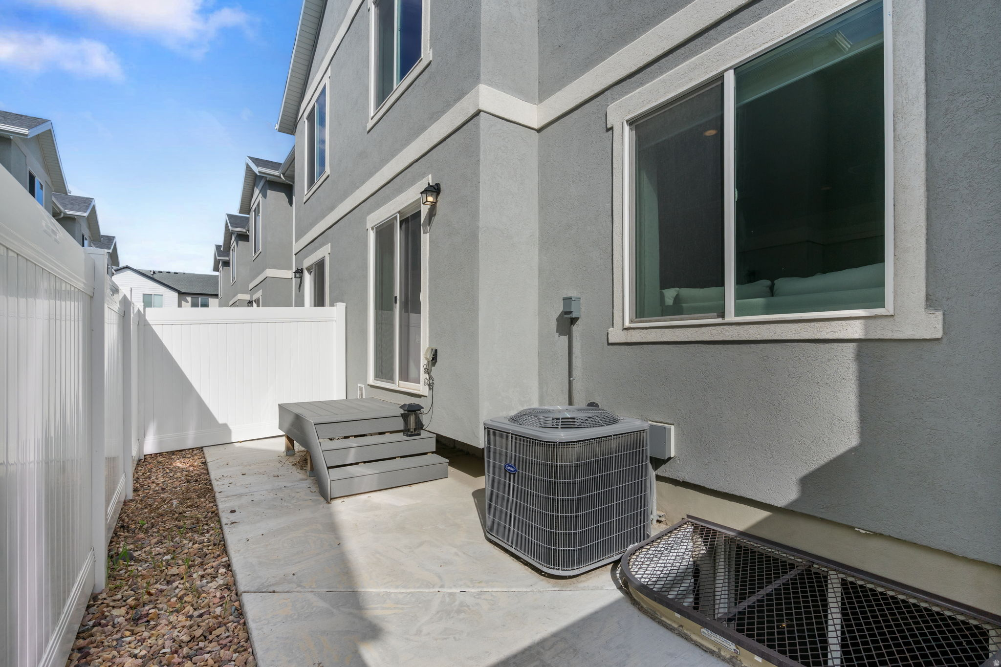 1033 E REEF DR