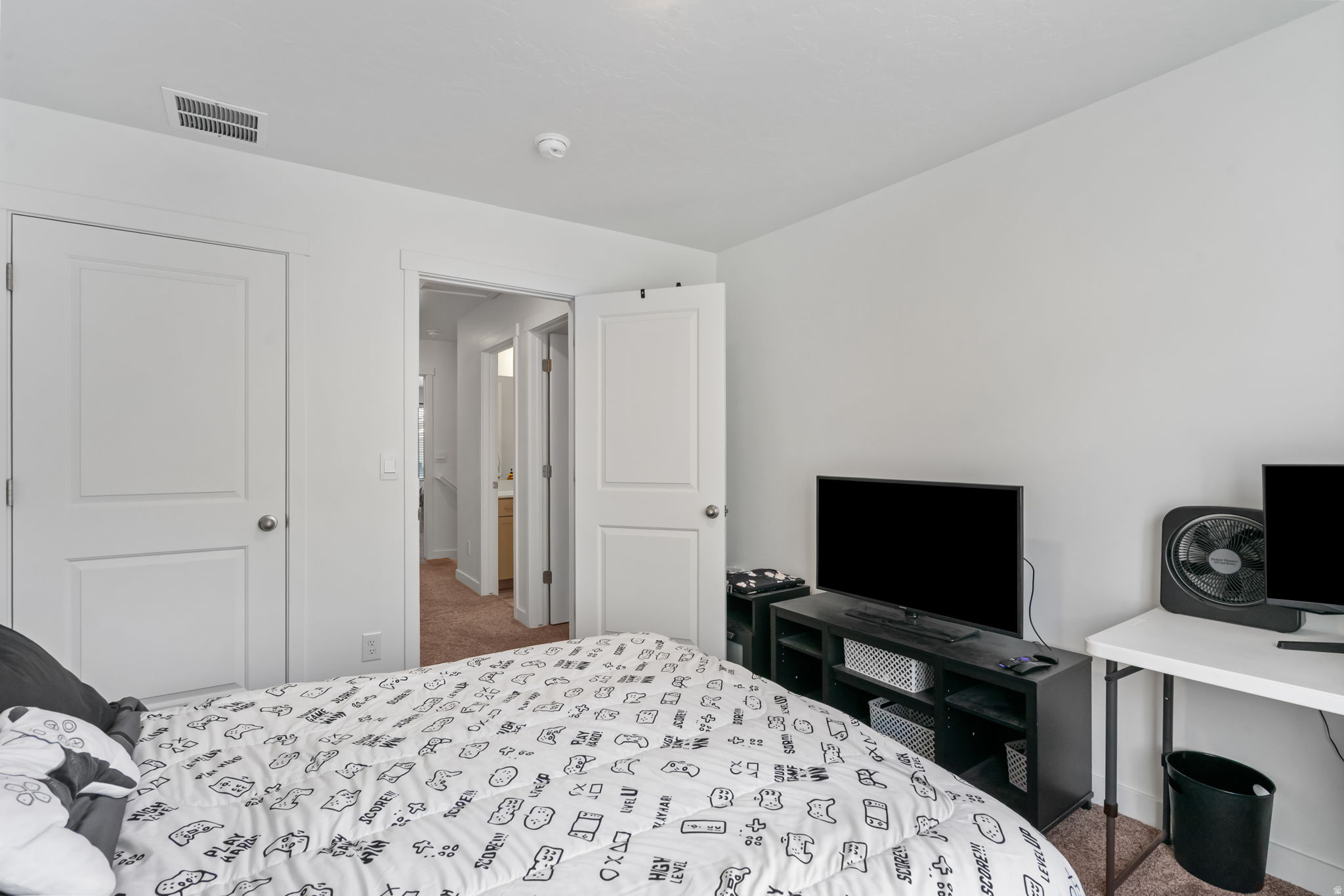 1033 E REEF DR