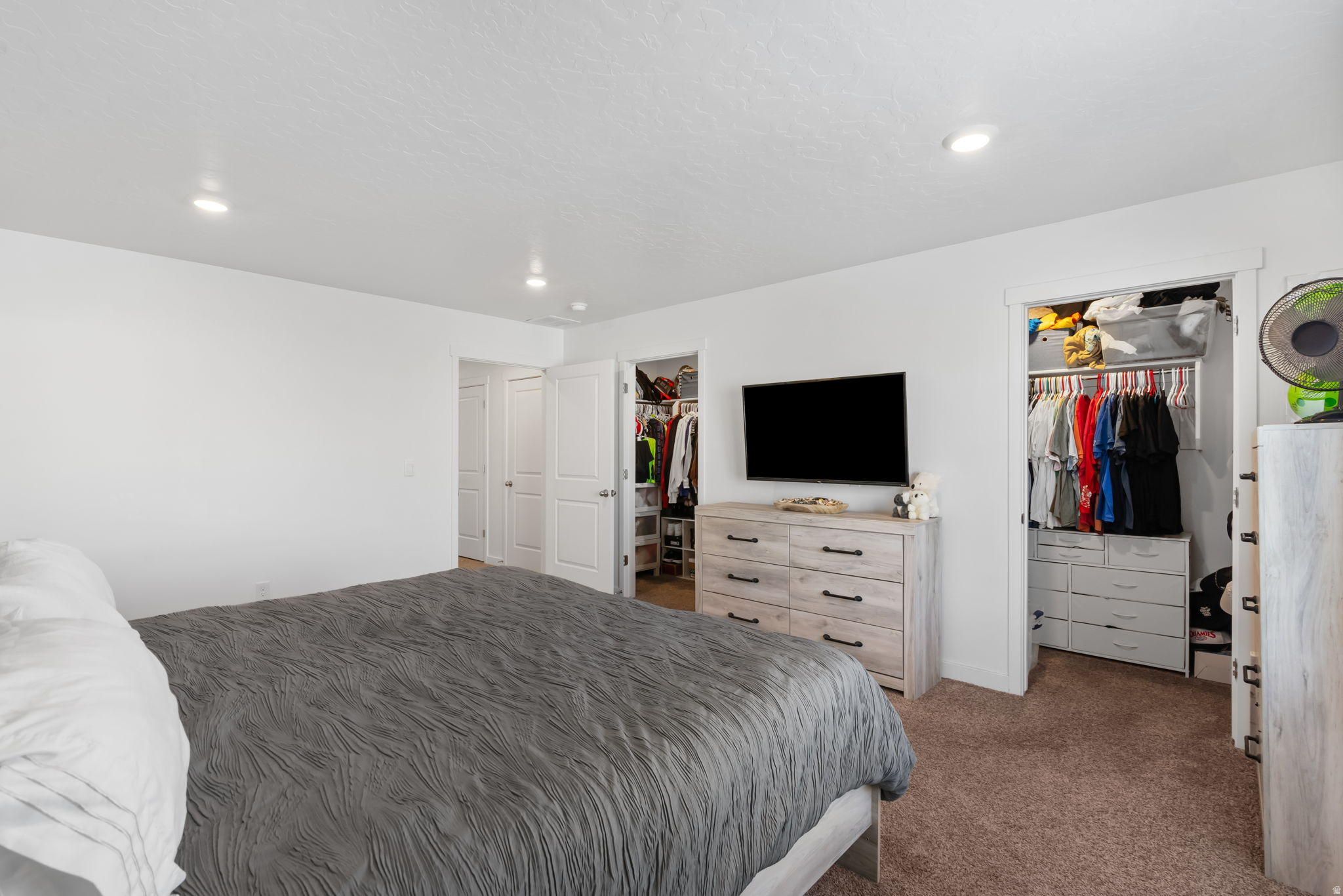1033 E REEF DR