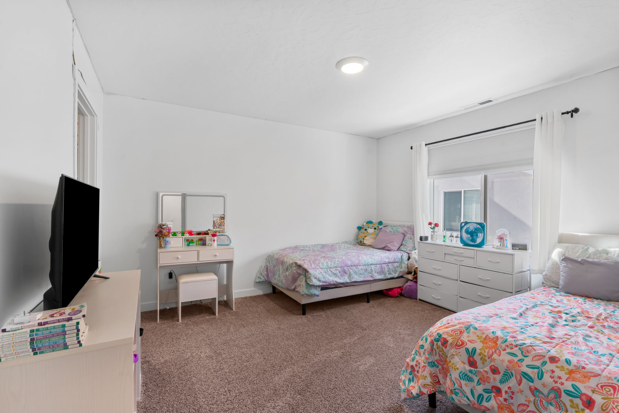 1033 E REEF DR