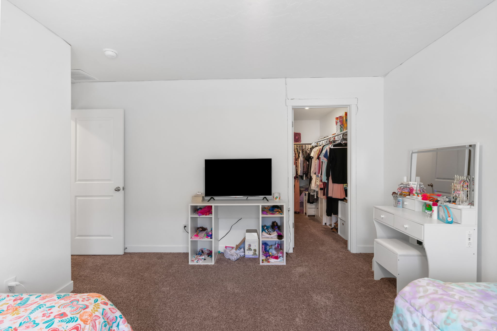 1033 E REEF DR