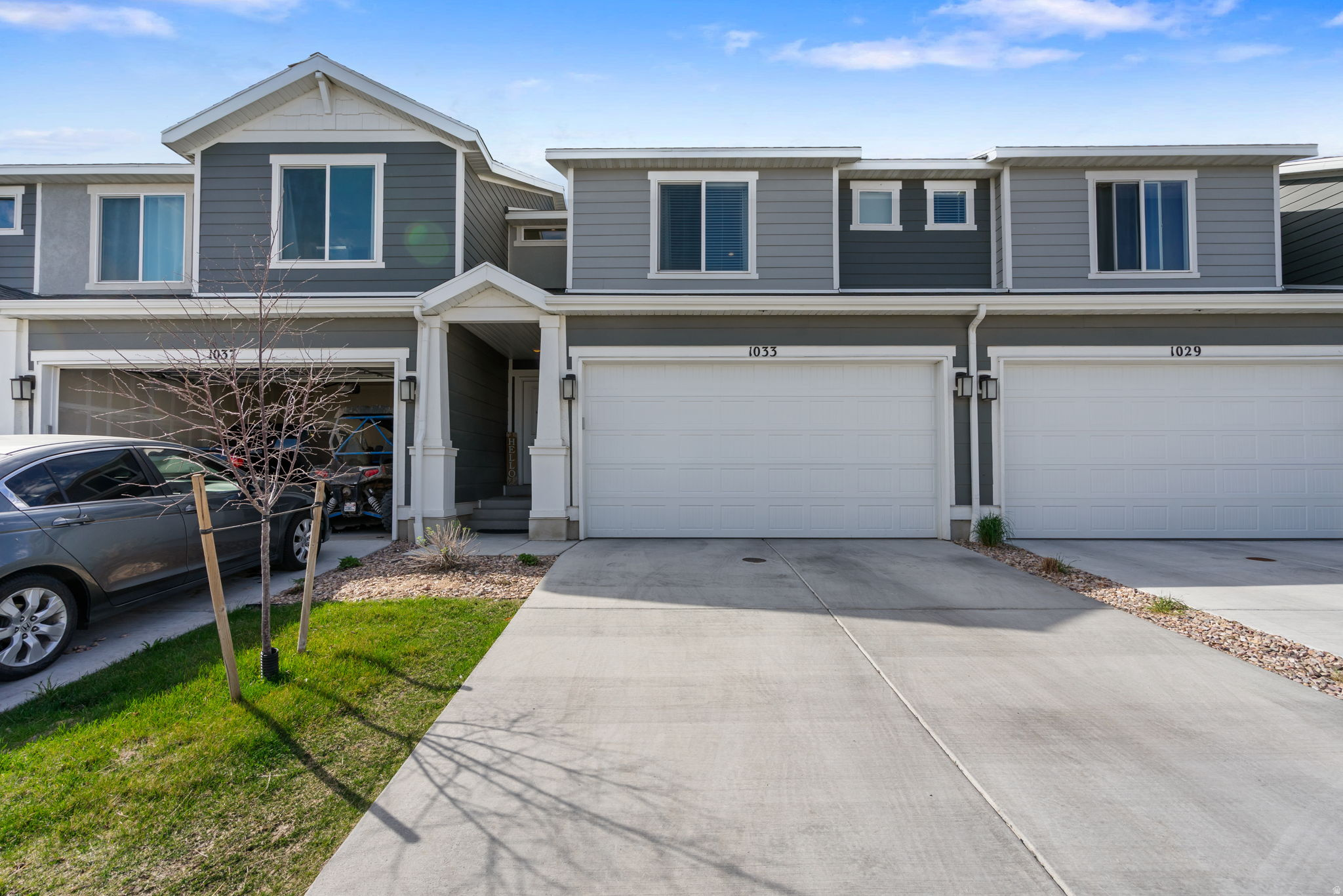 1033 E REEF DR