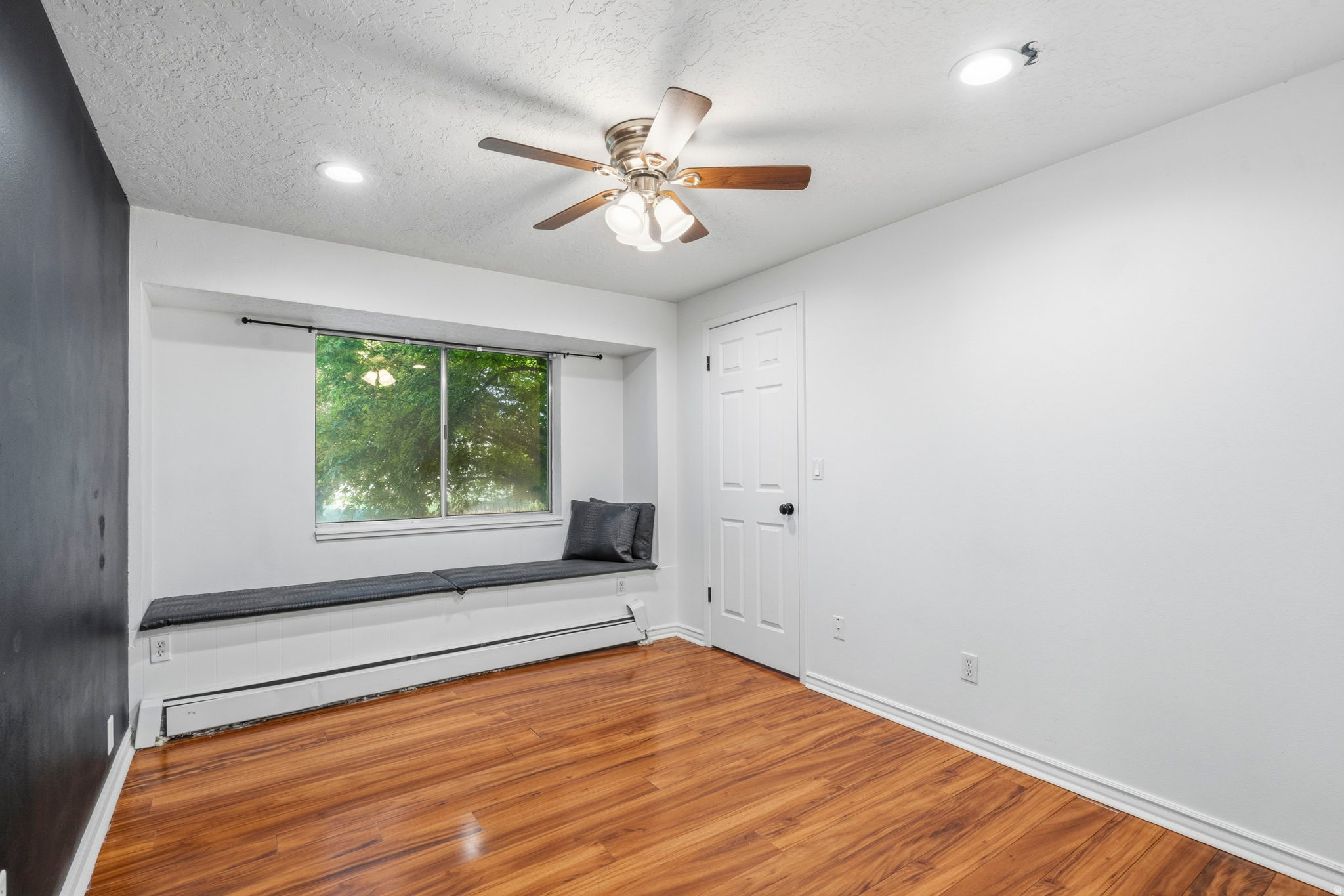 1438 N TRINNAMAN LN