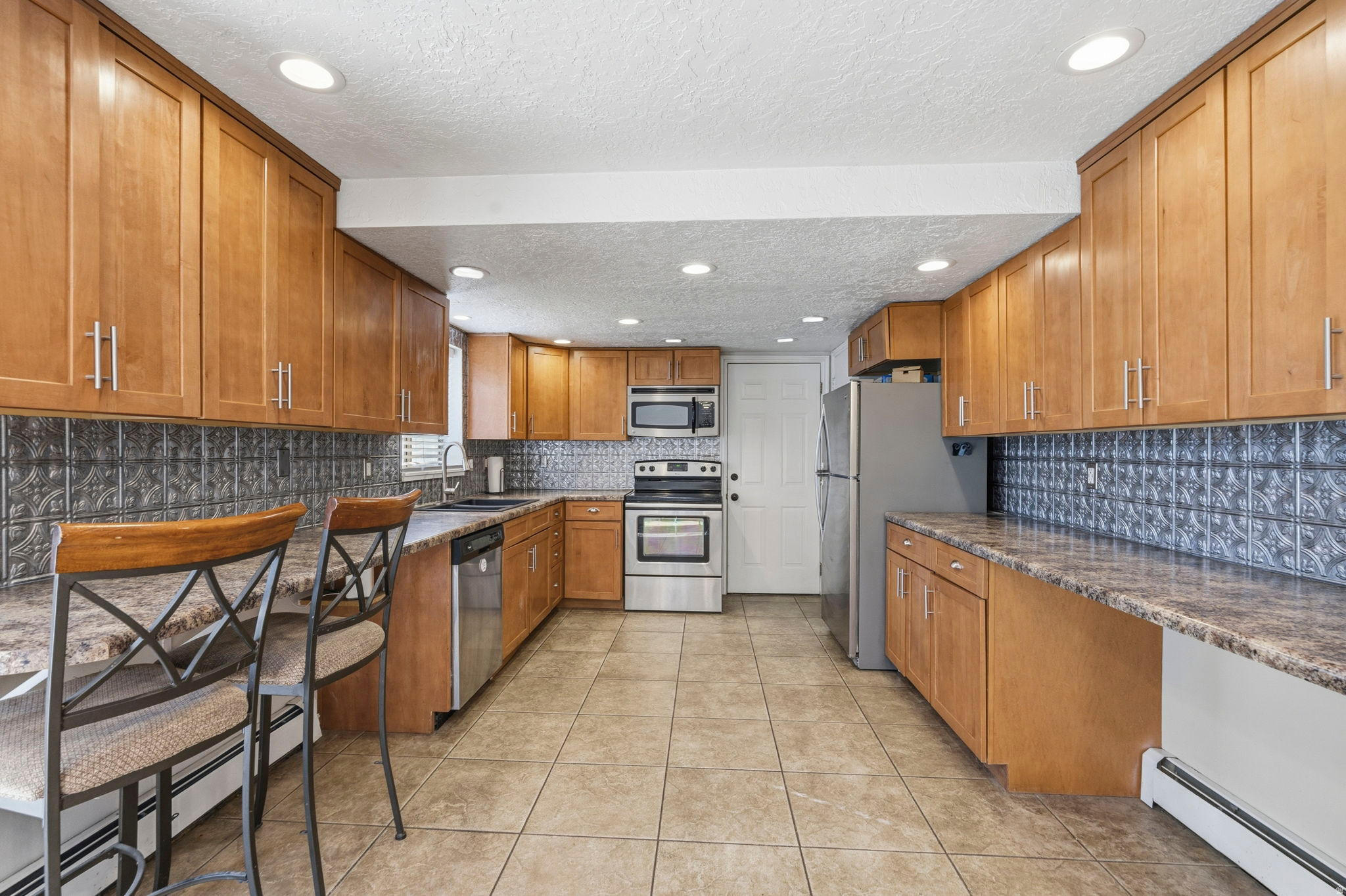 1438 N TRINNAMAN LN