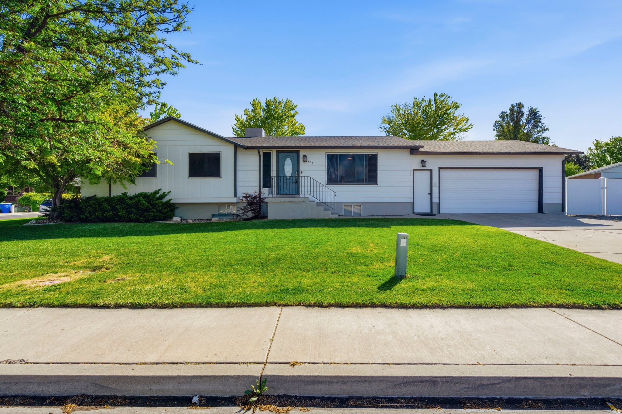 1438 N TRINNAMAN LN