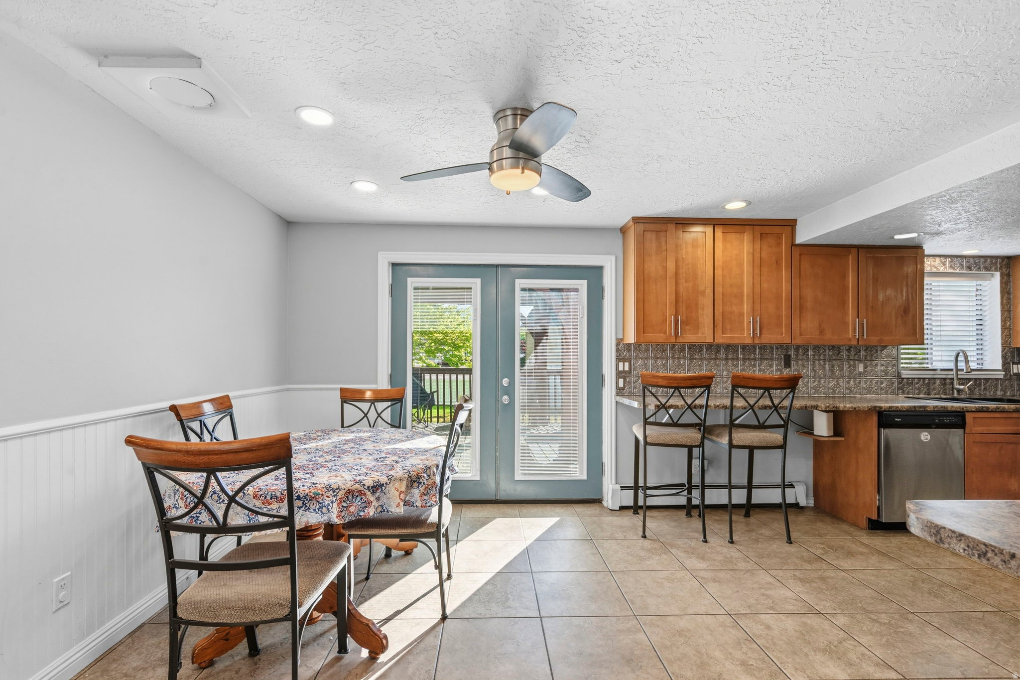 1438 N TRINNAMAN LN