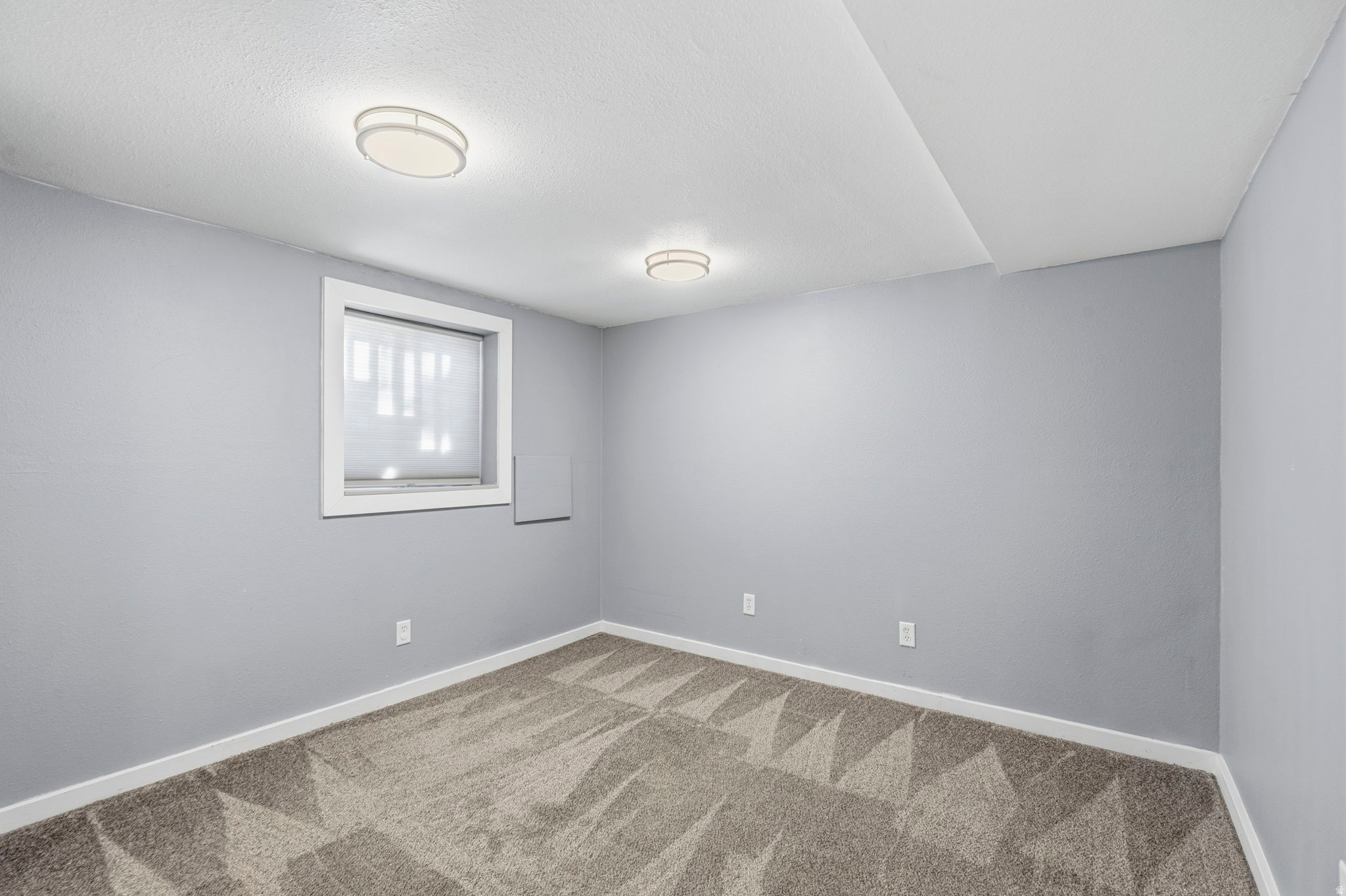 1438 N TRINNAMAN LN