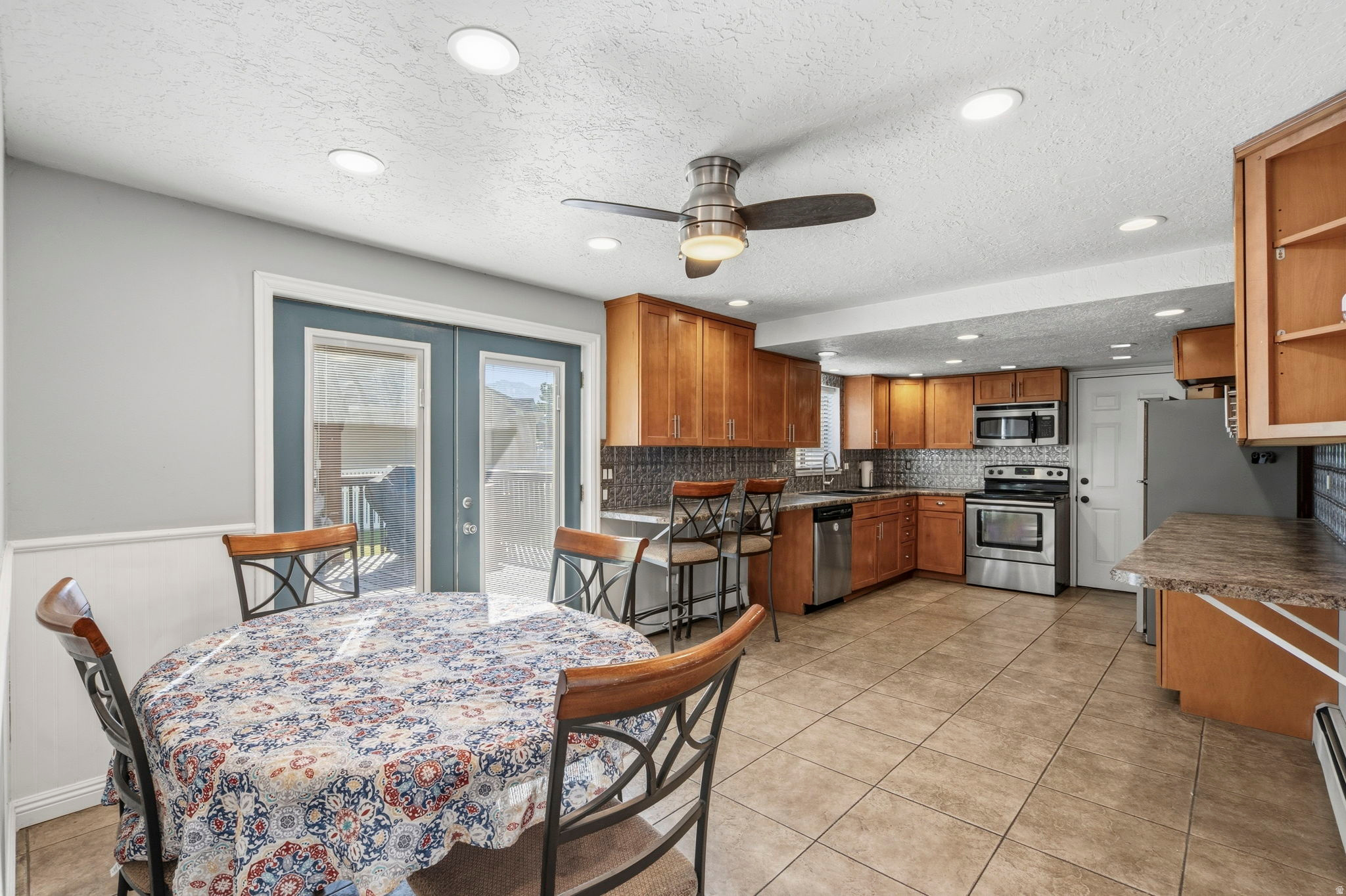 1438 N TRINNAMAN LN