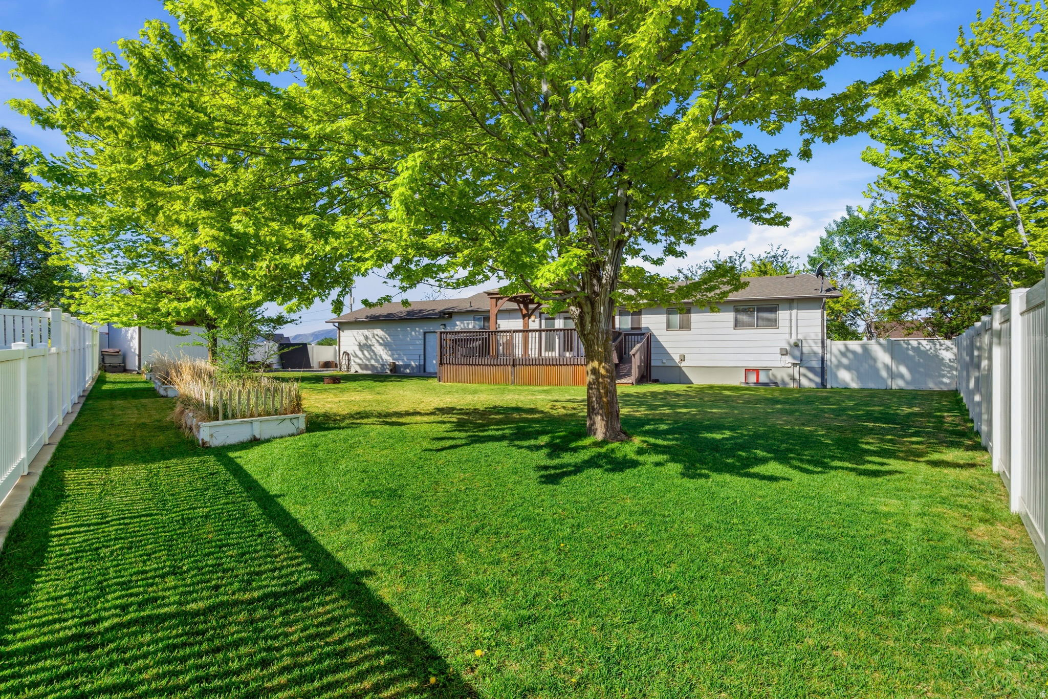 1438 N TRINNAMAN LN