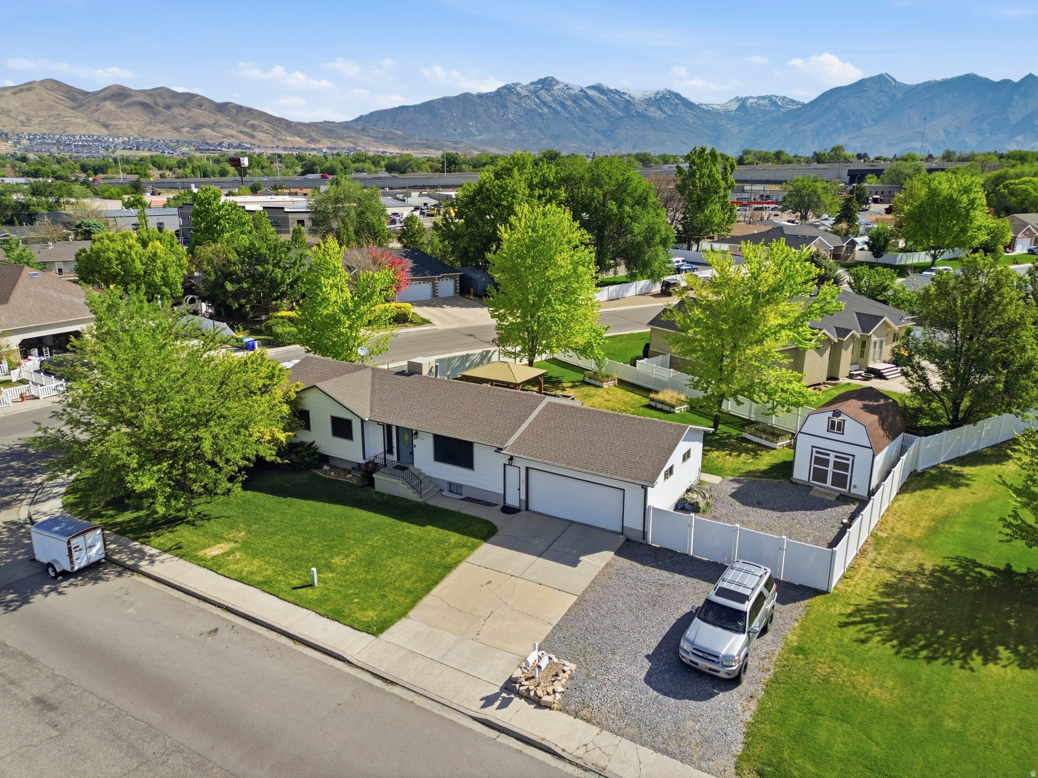 1438 N TRINNAMAN LN
