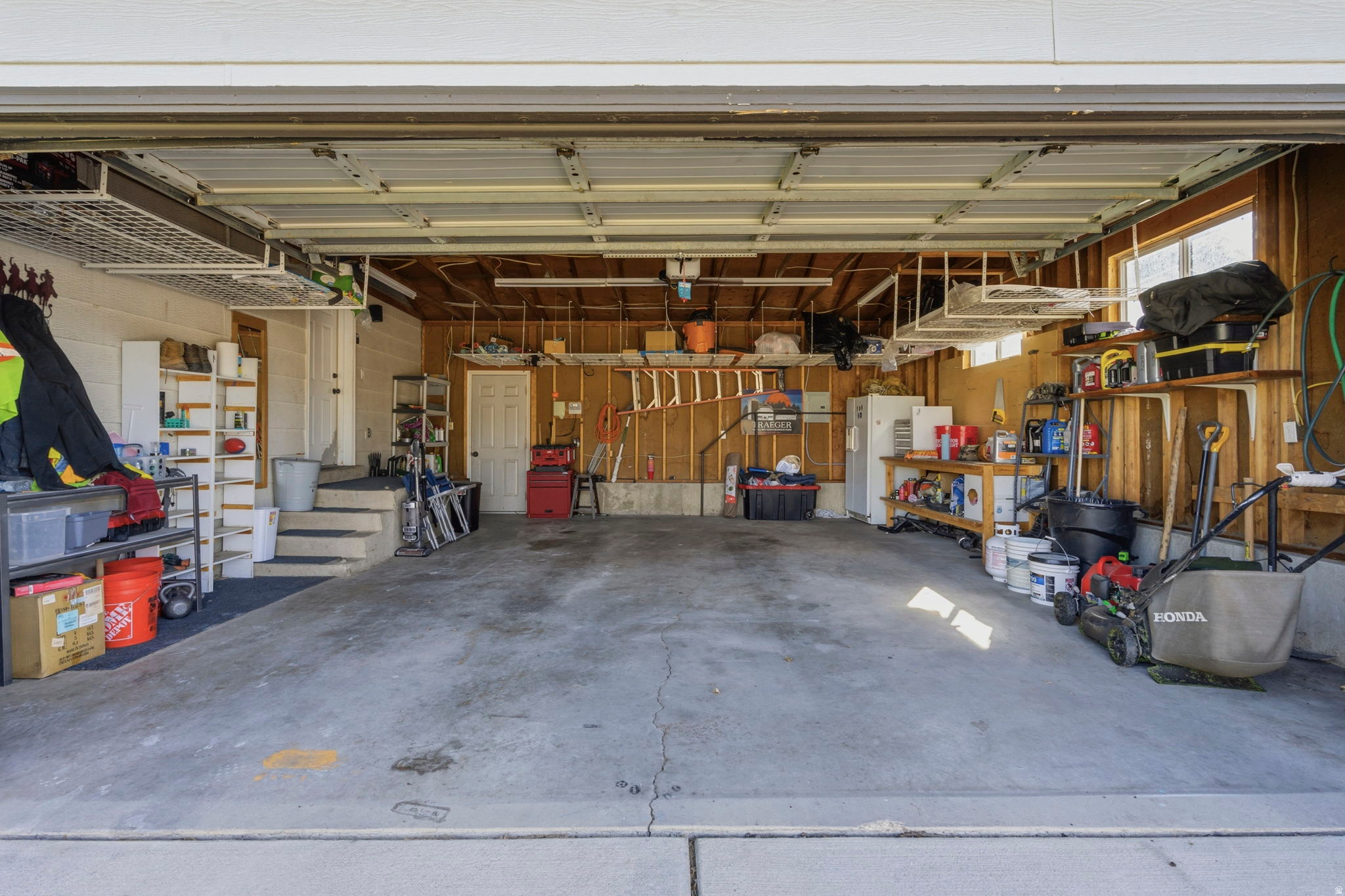 1438 N TRINNAMAN LN