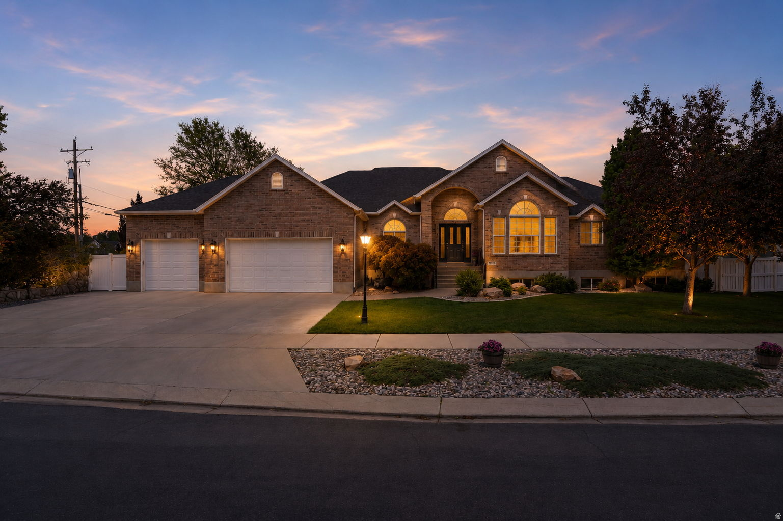 313 E GOLDEN PHEASANT DR