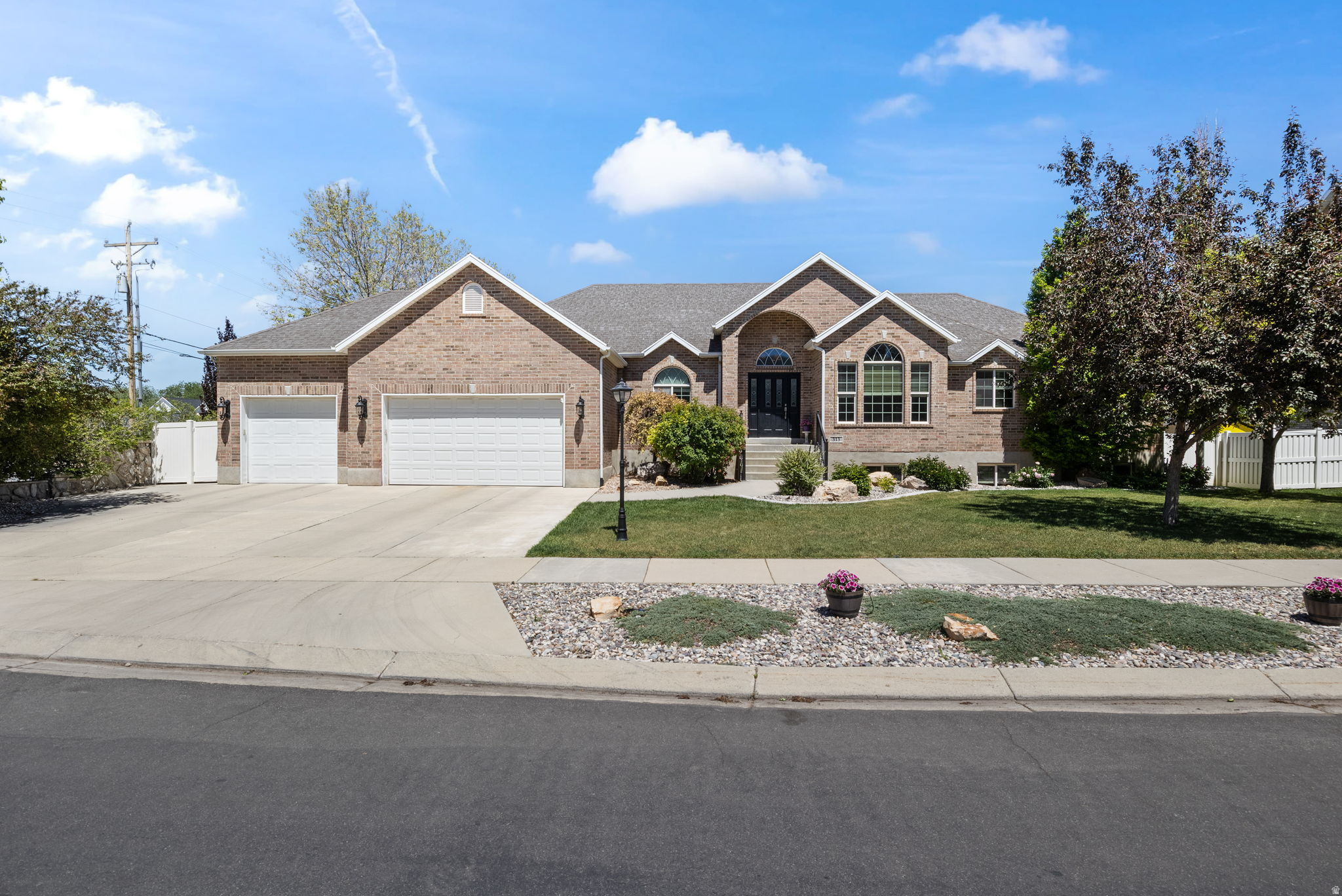 313 E GOLDEN PHEASANT DR