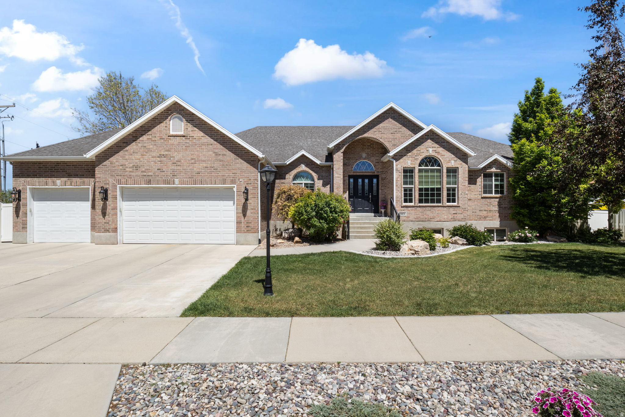 313 E GOLDEN PHEASANT DR