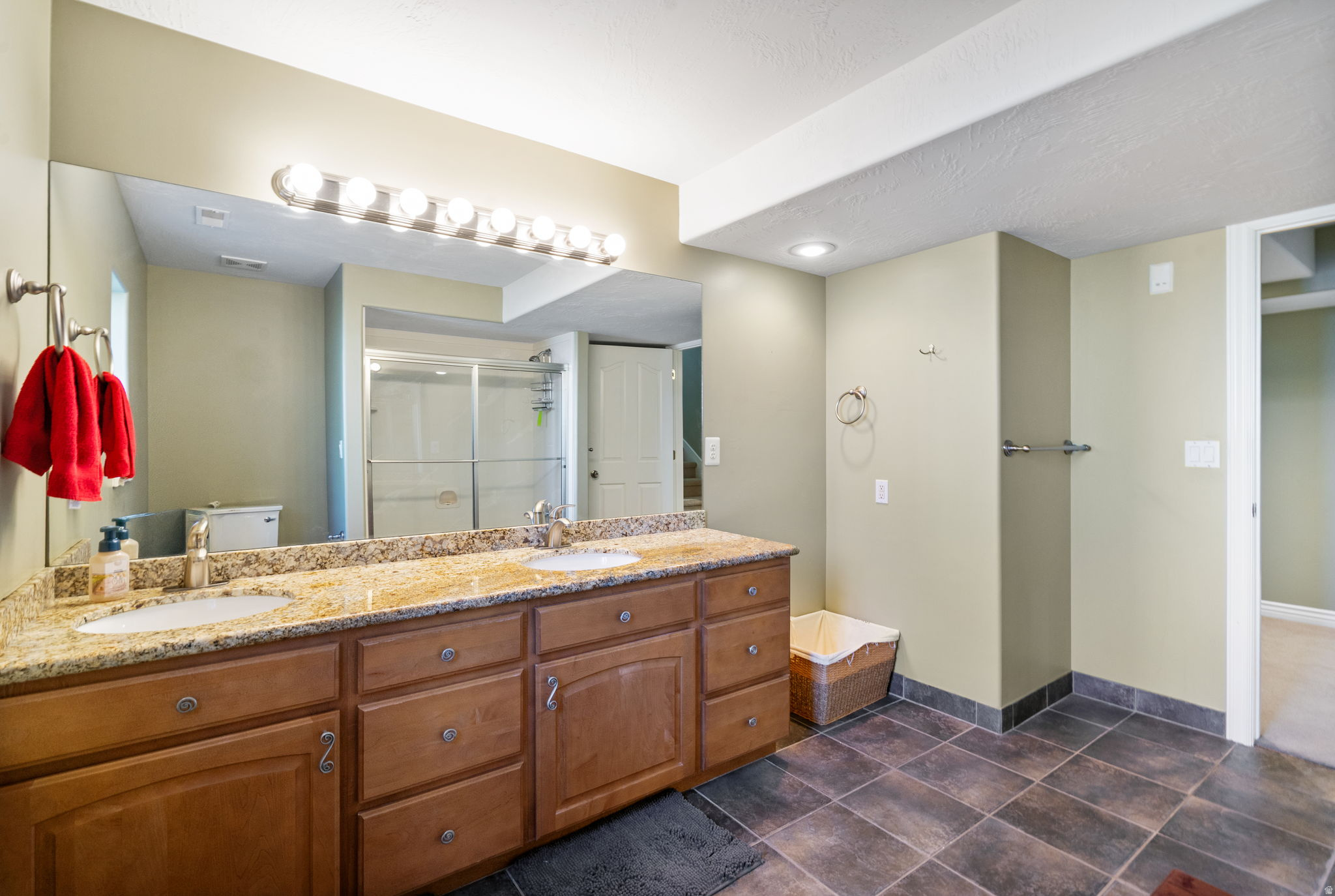 313 E GOLDEN PHEASANT DR