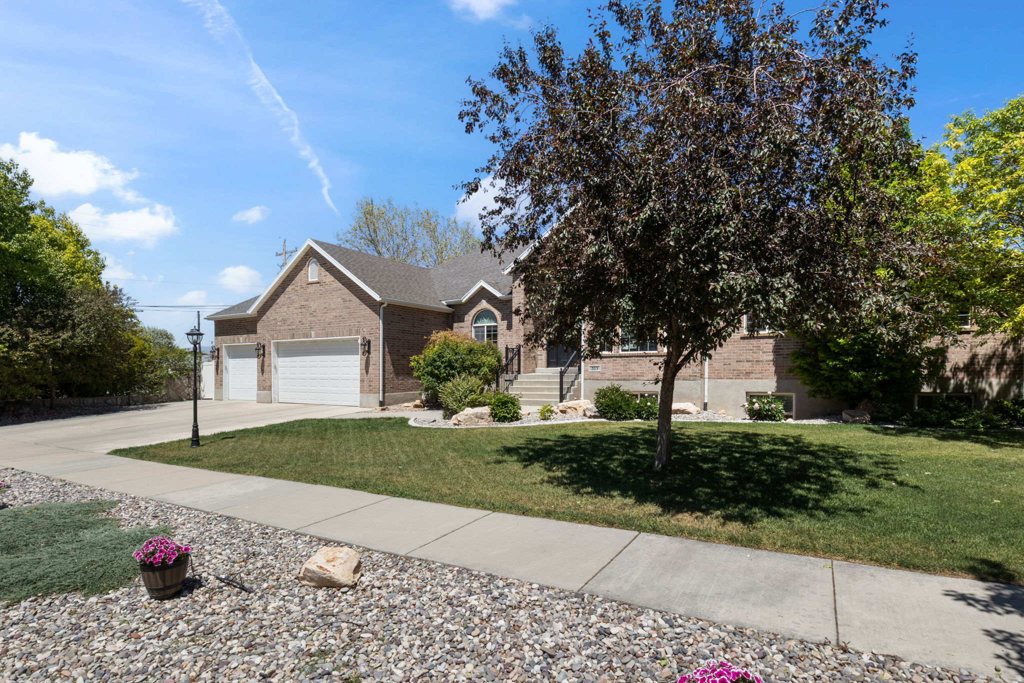 313 E GOLDEN PHEASANT DR