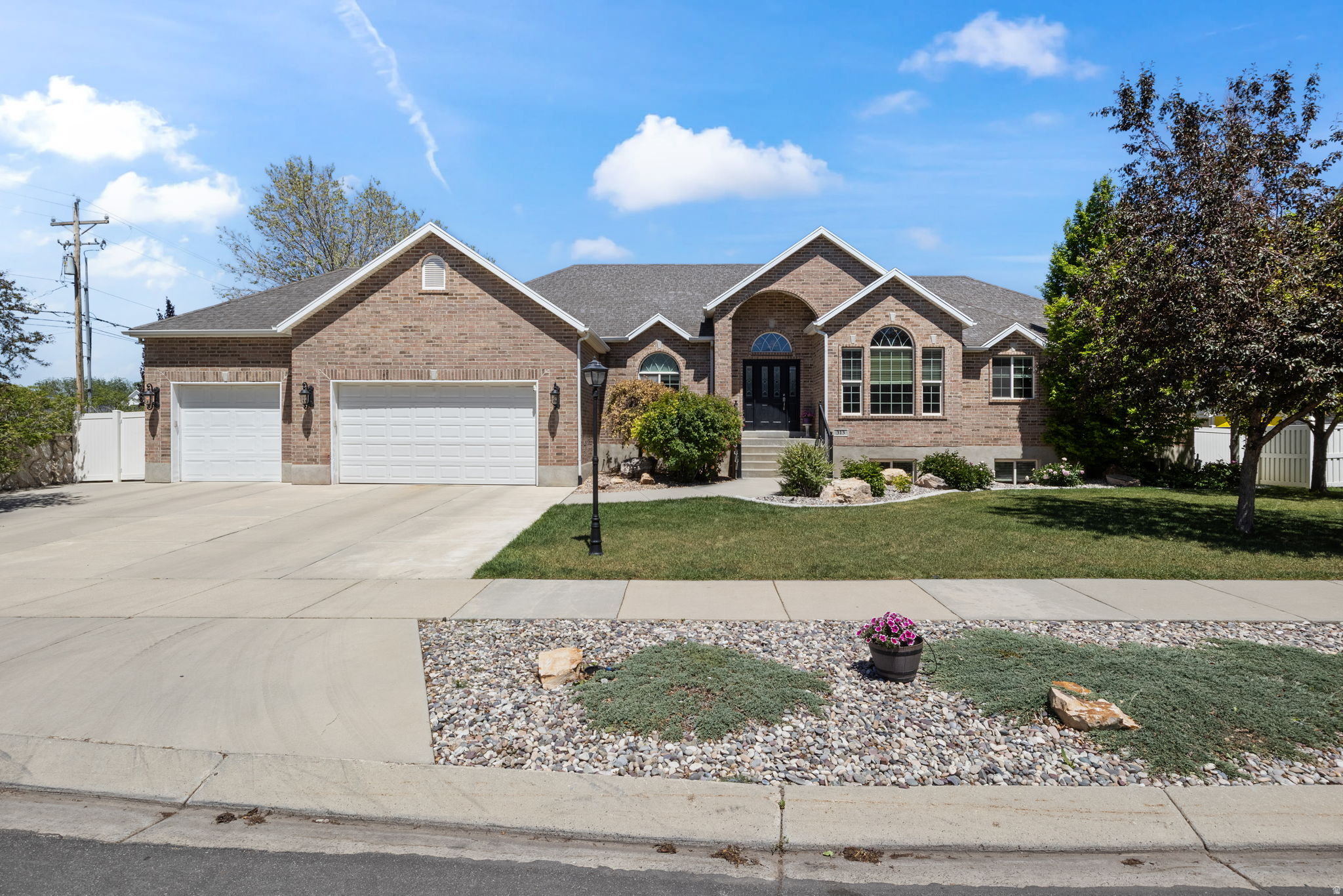 313 E GOLDEN PHEASANT DR