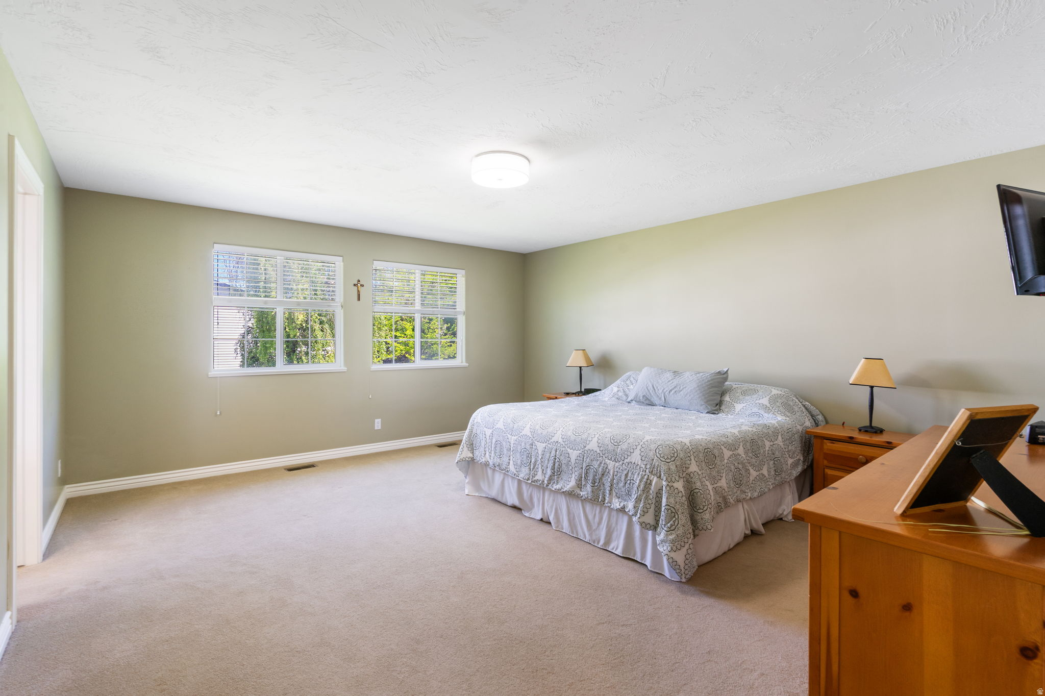 313 E GOLDEN PHEASANT DR