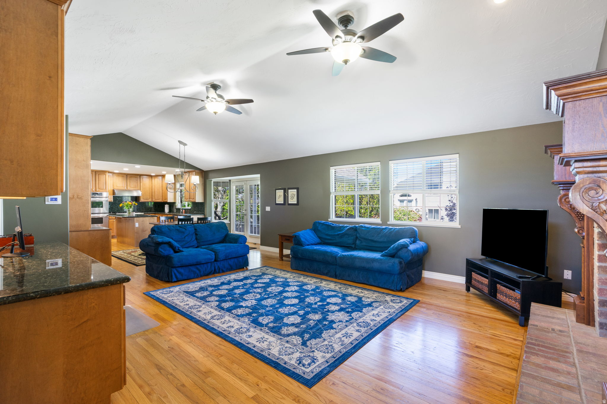 313 E GOLDEN PHEASANT DR