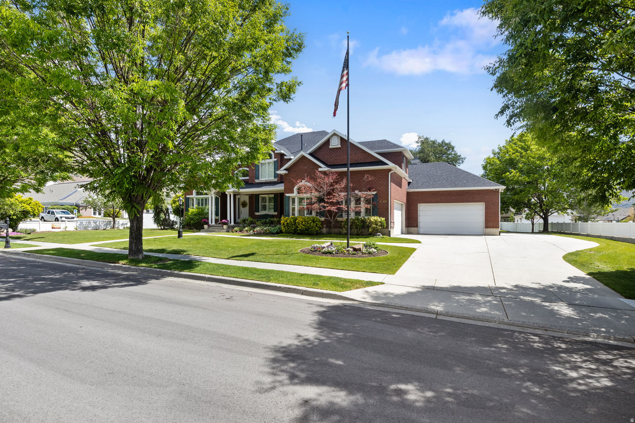 1244 E WALDEN LN