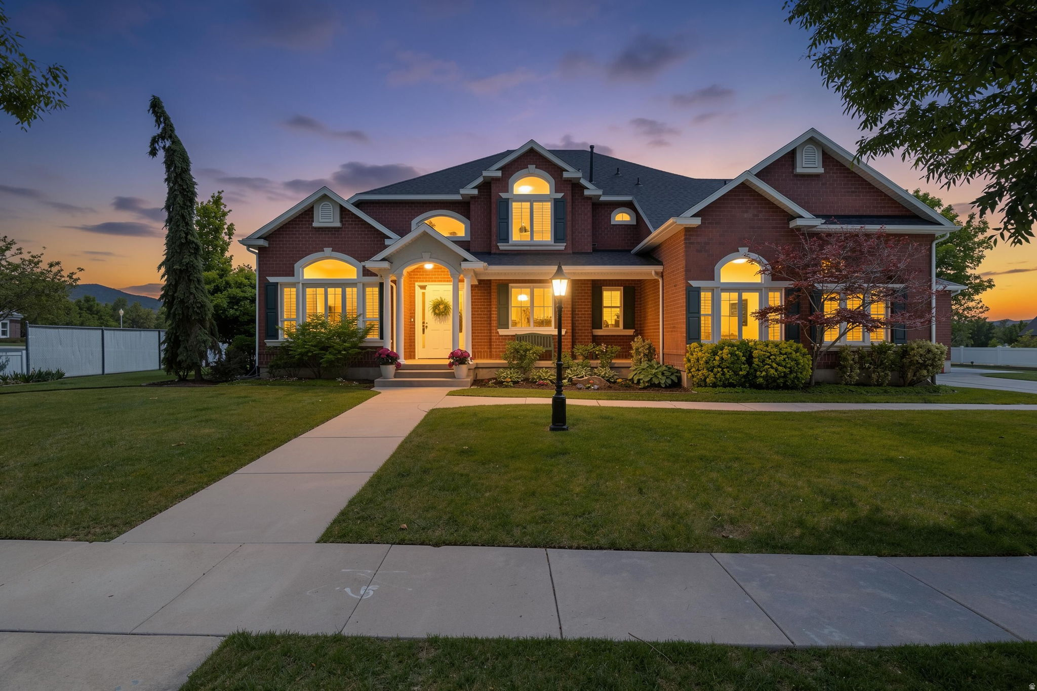 1244 E WALDEN LN
