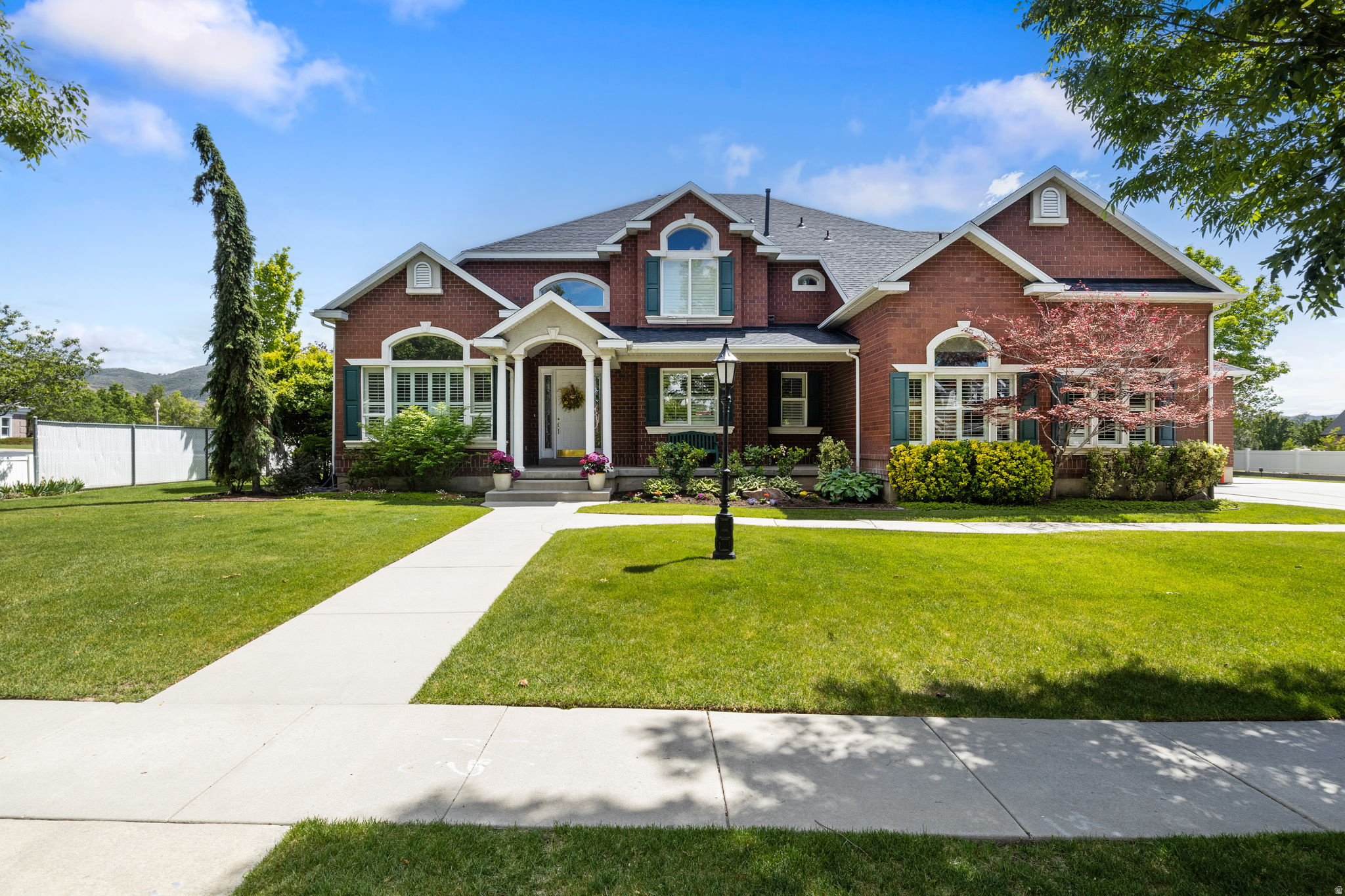 1244 E WALDEN LN