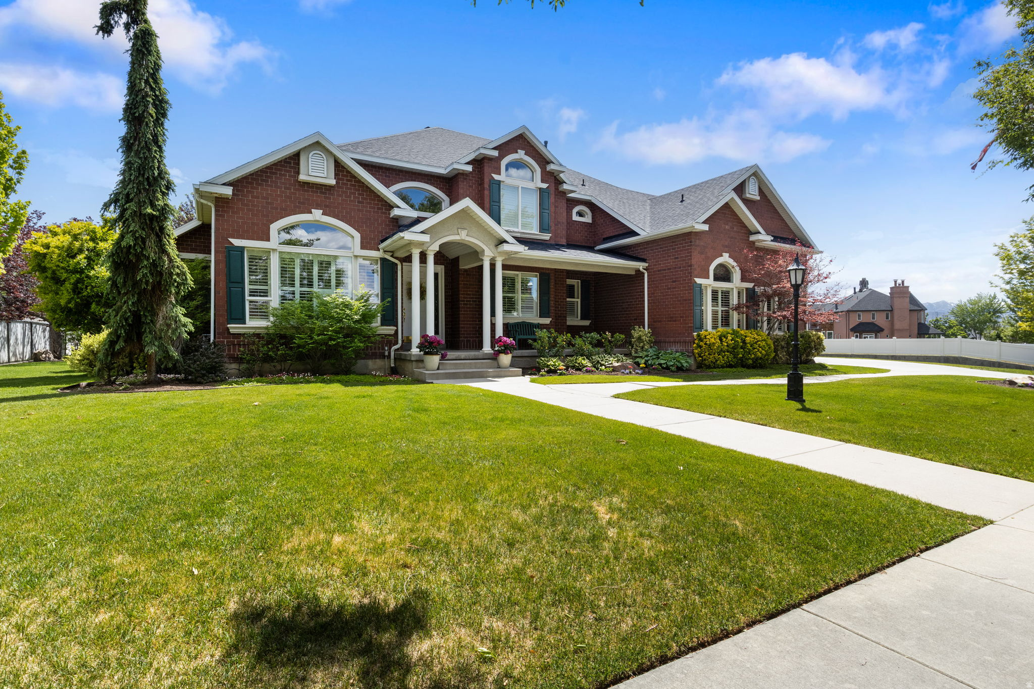 1244 E WALDEN LN