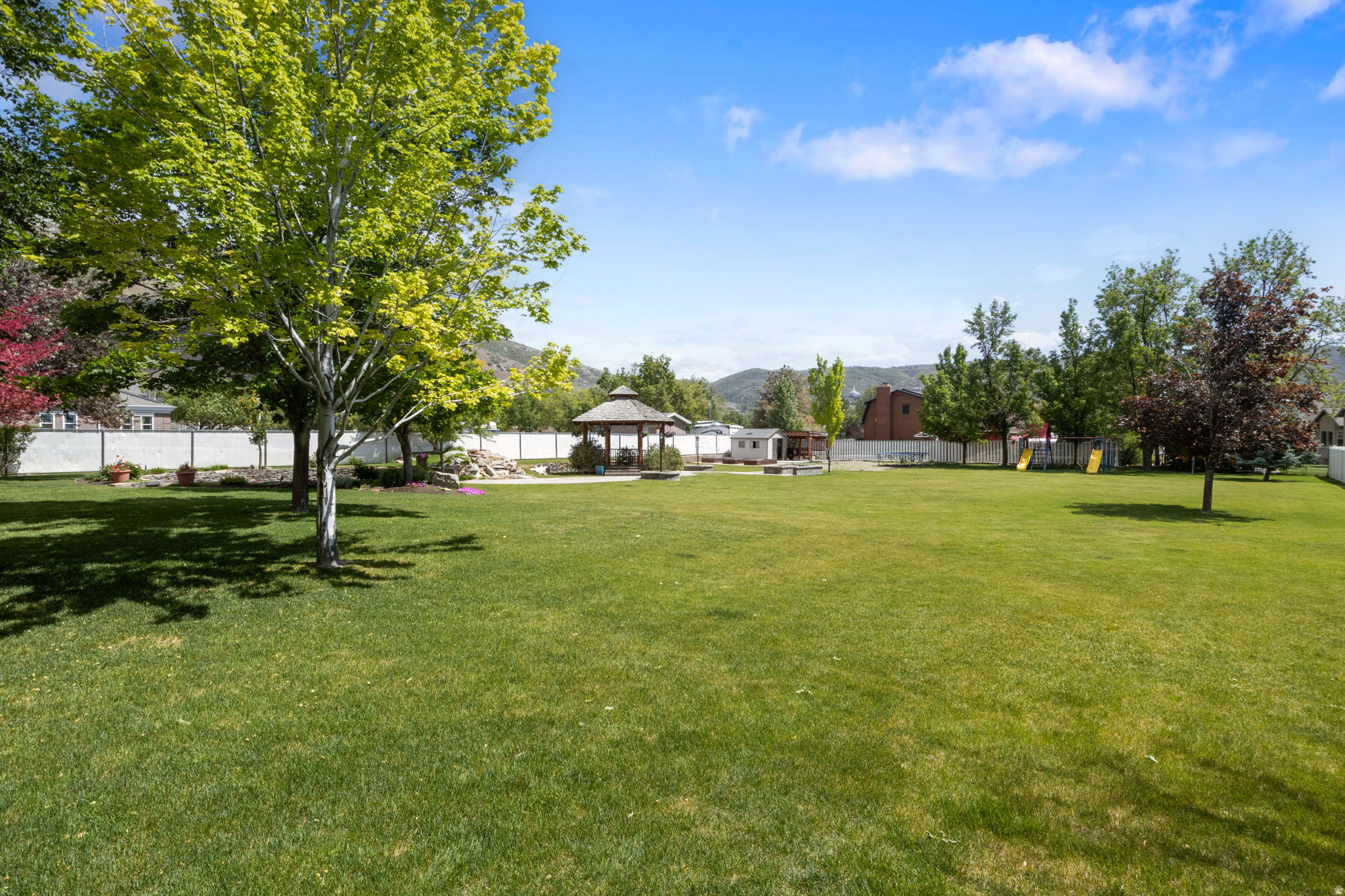 1244 E WALDEN LN