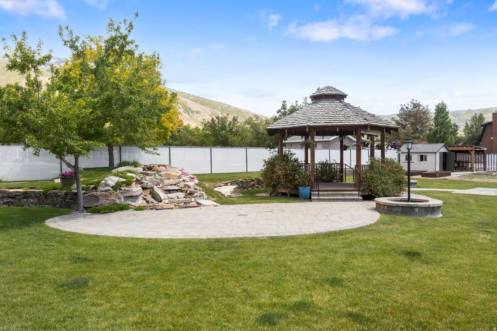 1244 E WALDEN LN