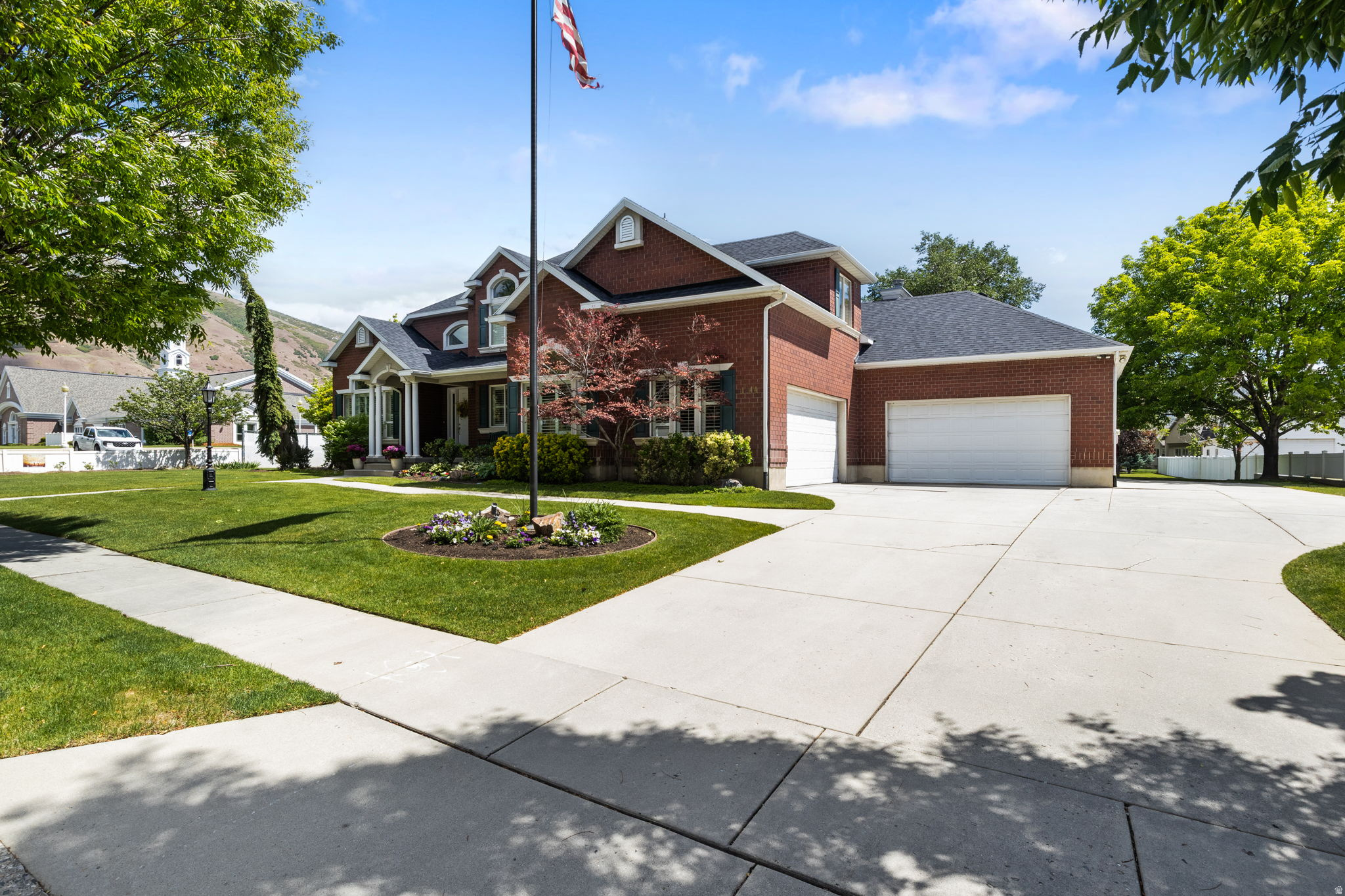 1244 E WALDEN LN