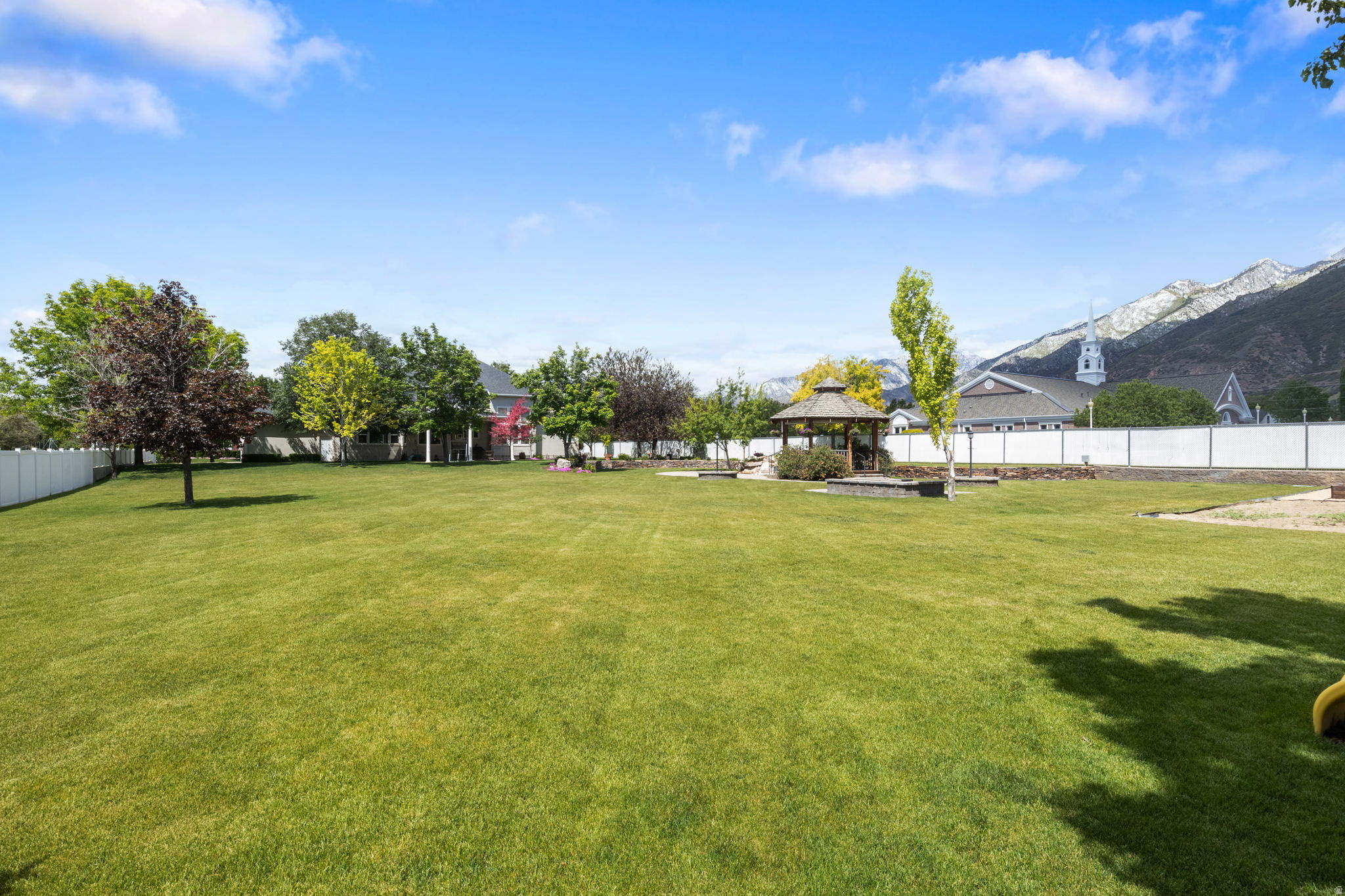 1244 E WALDEN LN