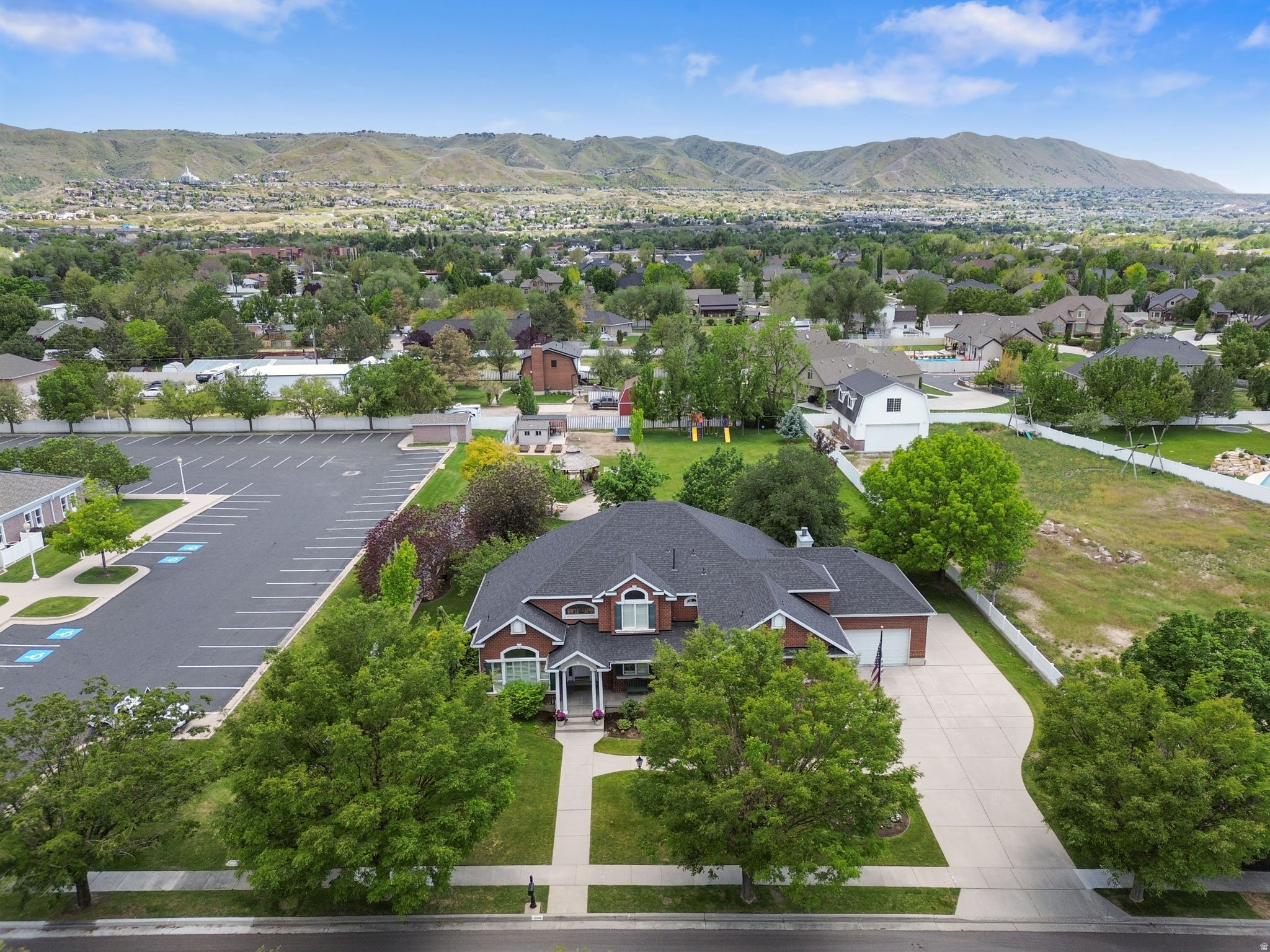1244 E WALDEN LN