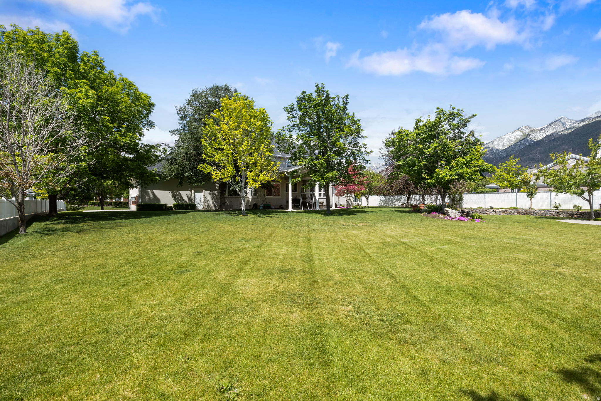 1244 E WALDEN LN
