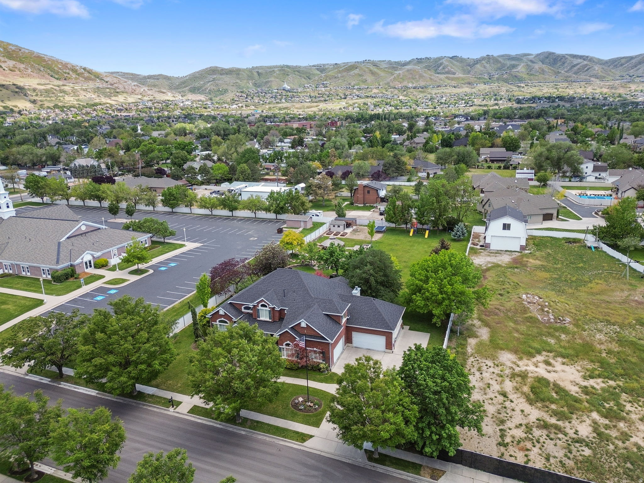 1244 E WALDEN LN