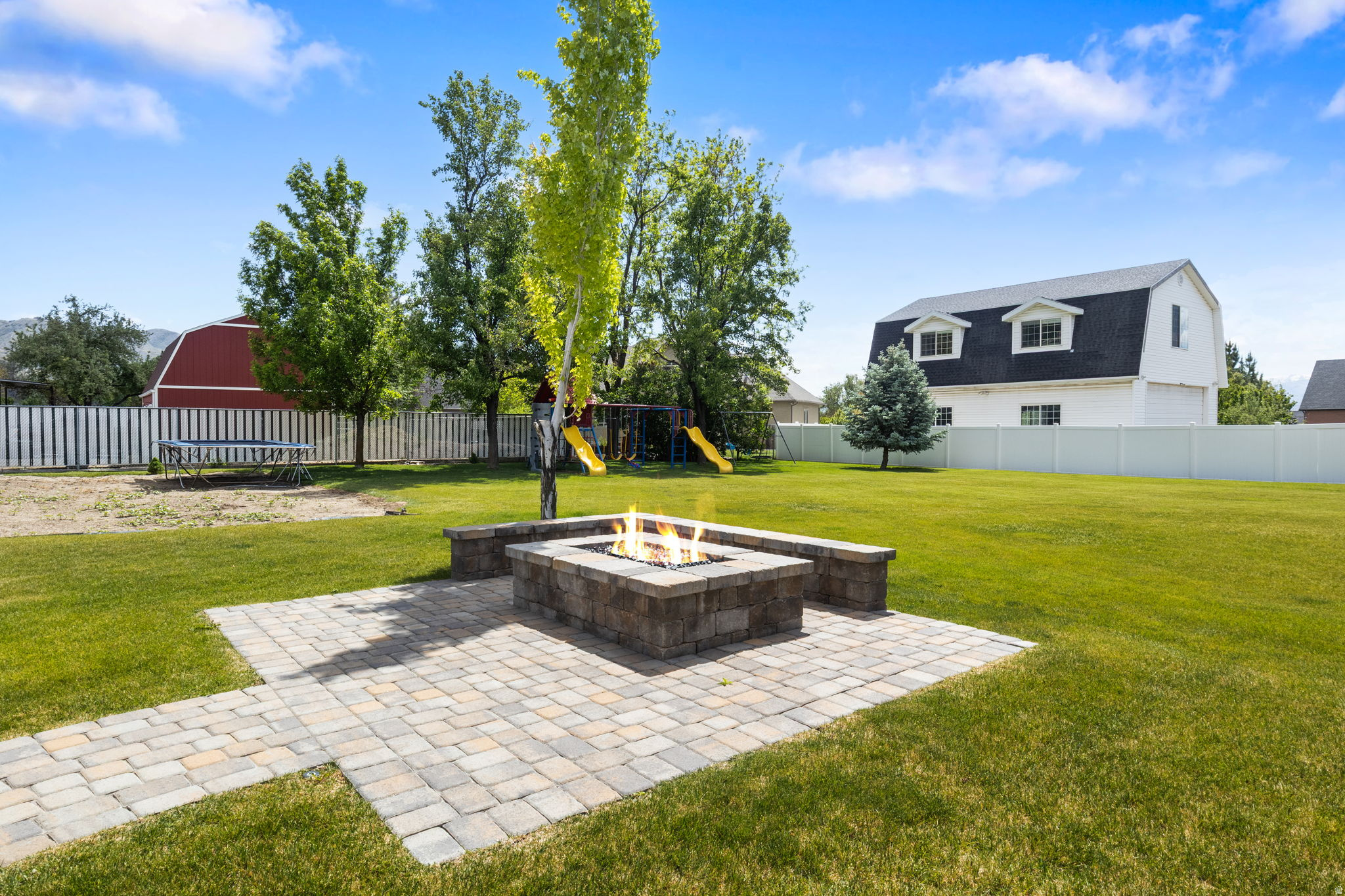 1244 E WALDEN LN