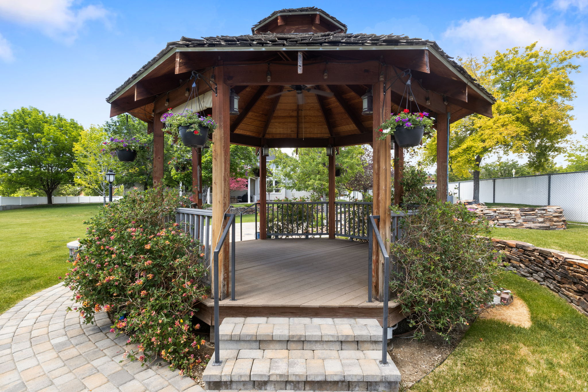 1244 E WALDEN LN