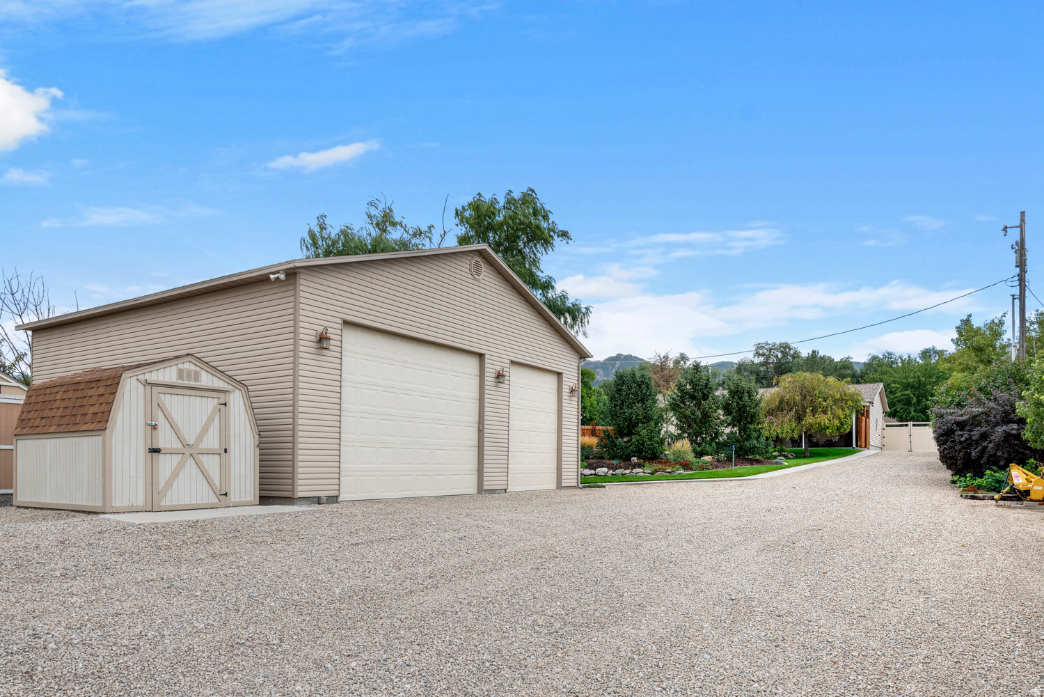 835 E CANYON BREEZE LN