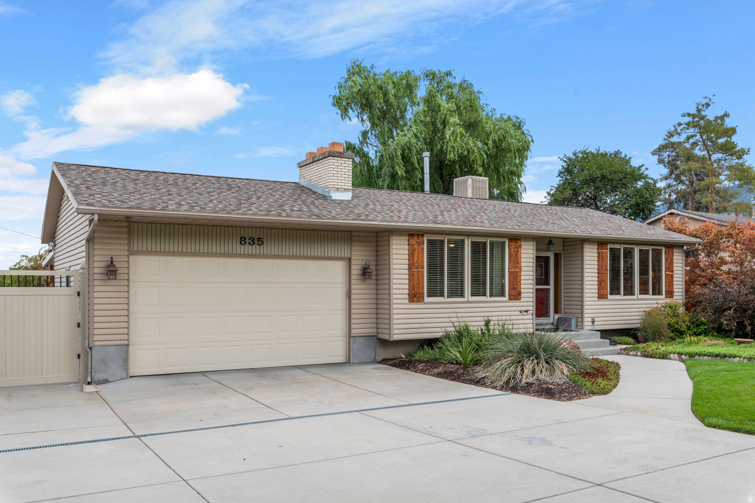835 E CANYON BREEZE LN