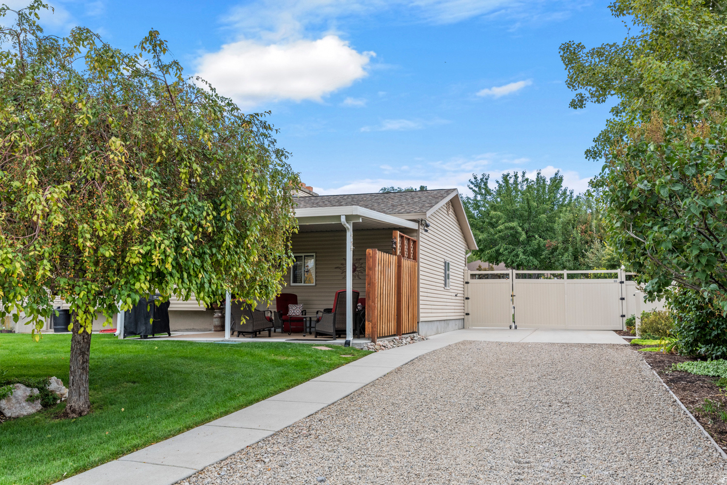 835 E CANYON BREEZE LN