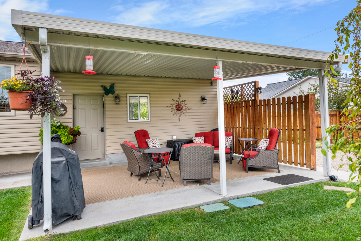 835 E CANYON BREEZE LN