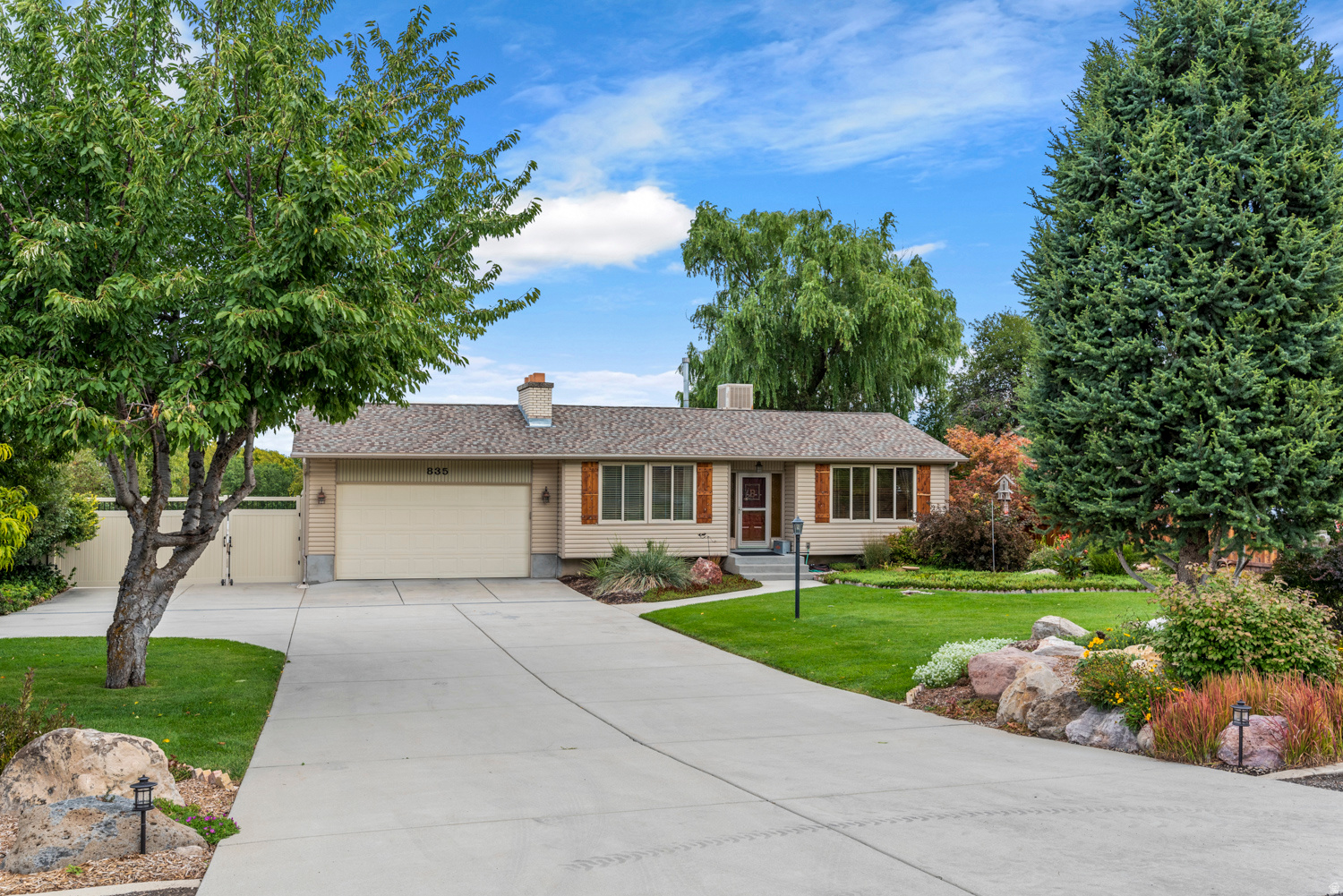 835 E CANYON BREEZE LN