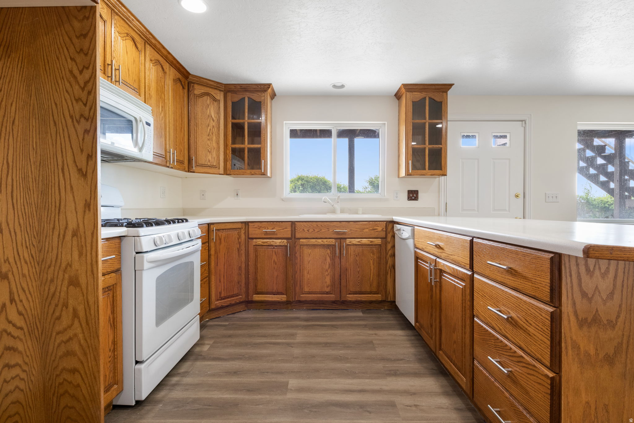 13920 CROMWELL LN