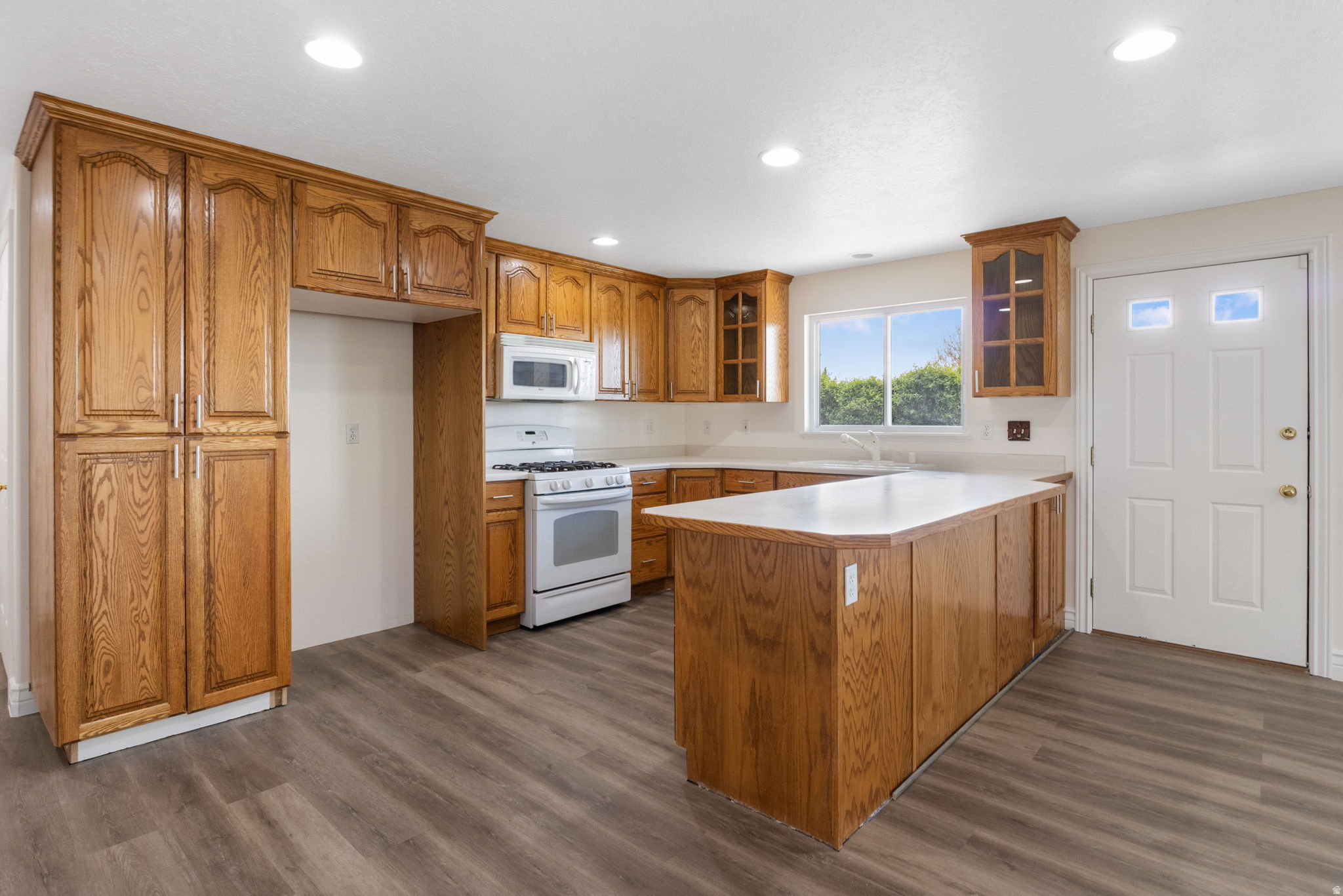 13920 CROMWELL LN