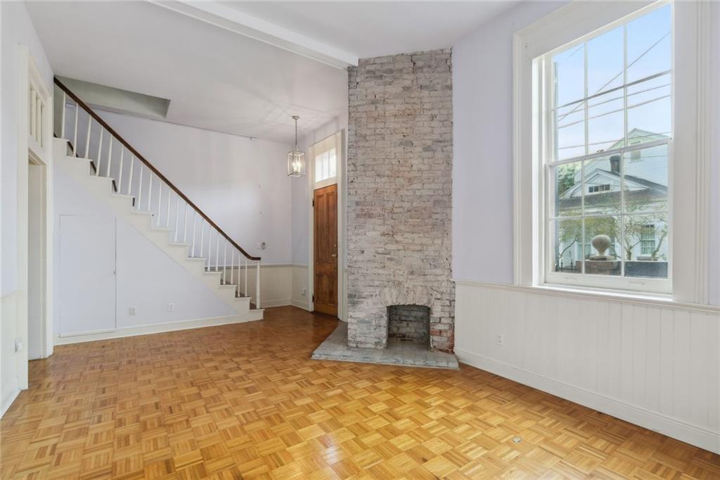 1223 AMELIA Street 1223