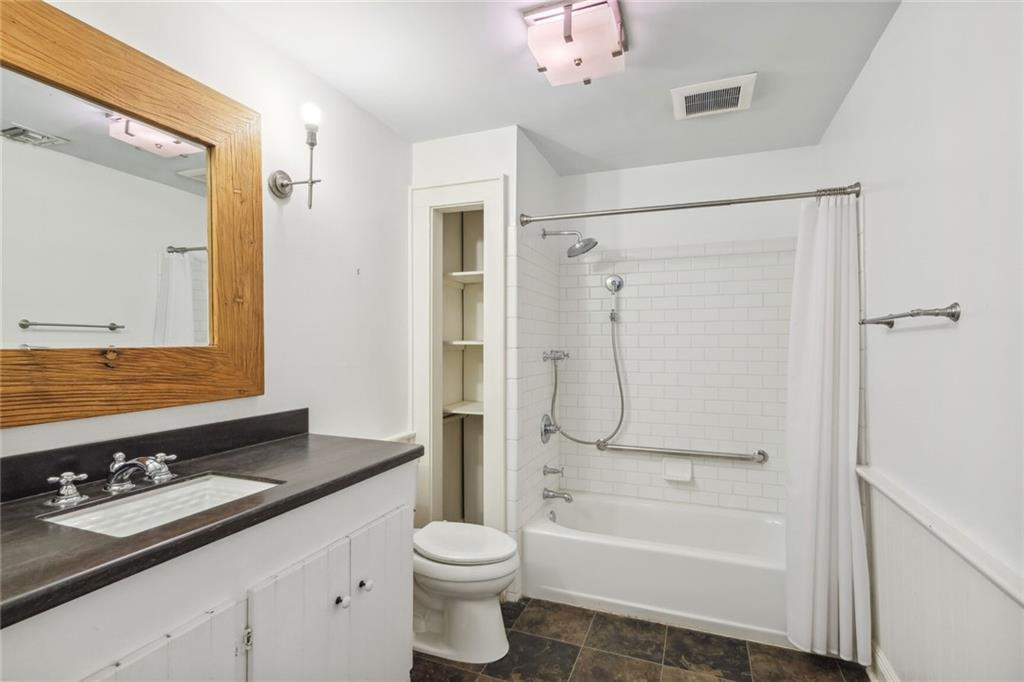 1223 AMELIA Street 1223