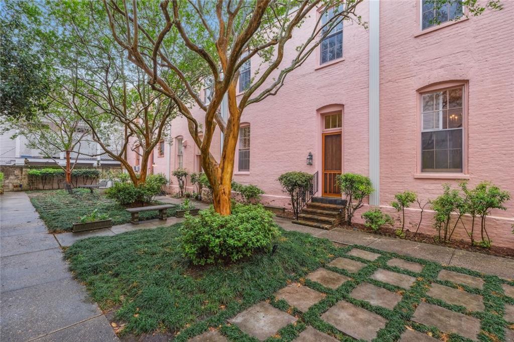 1223 AMELIA Street 1223