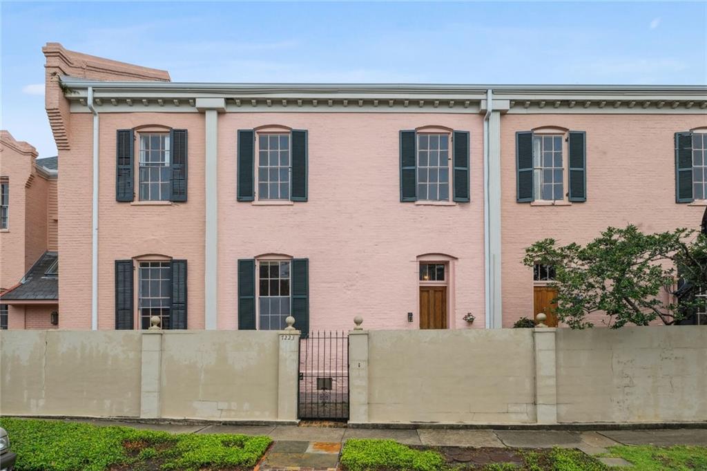 1223 AMELIA Street 1223