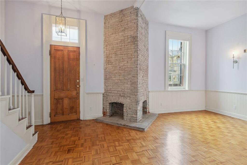 1223 AMELIA Street 1223